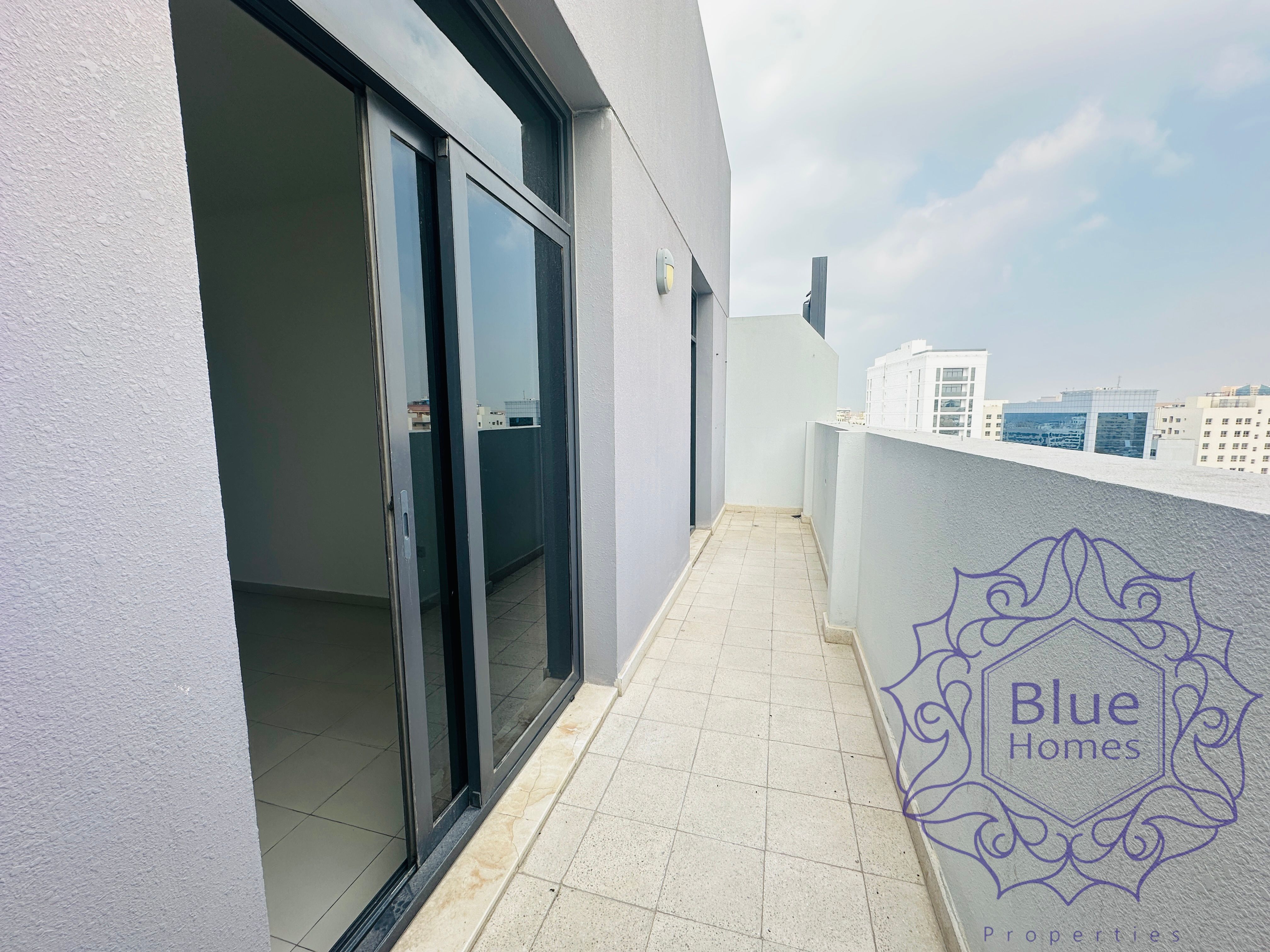 Good 1bhk with balcony 77k near sharaf dg metro