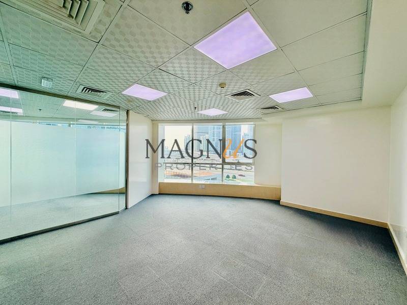 BRIGHT OFICE | GLASS PARTITIONS | CLOSE TO METRO