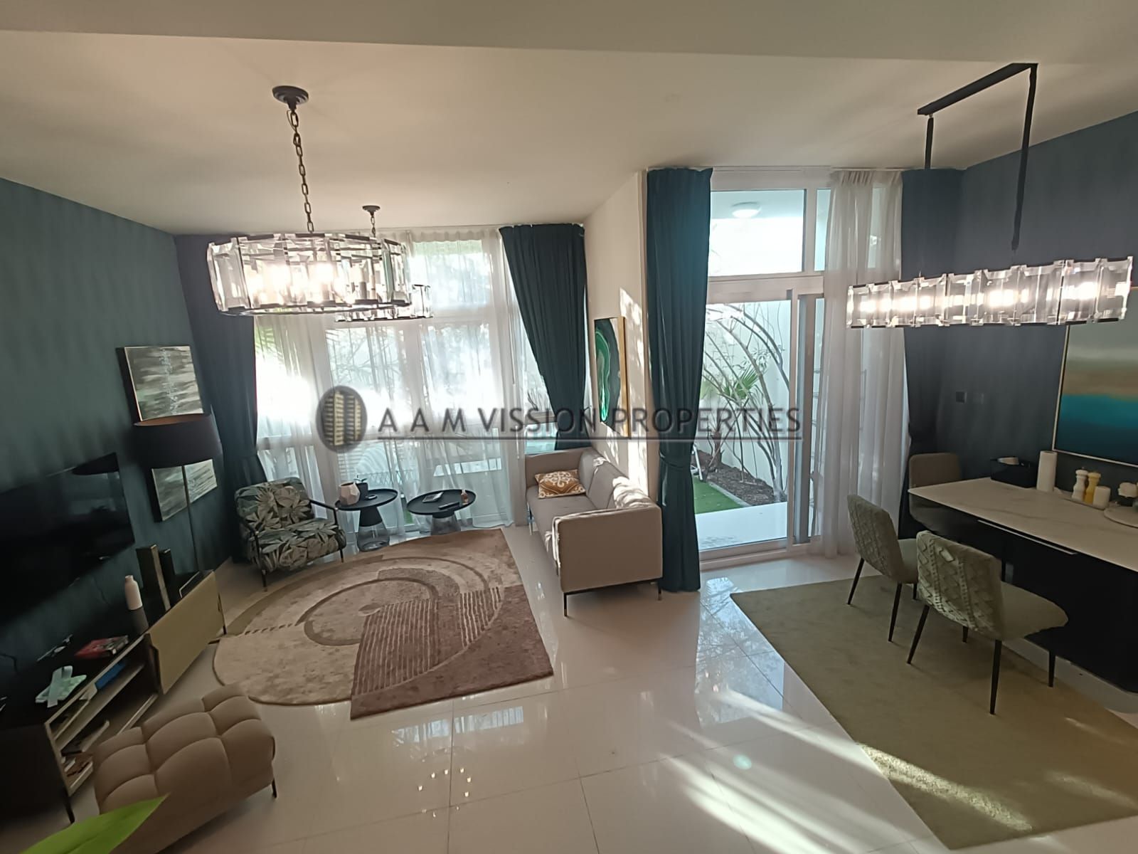 SPECIOUS VILLA | LUXURY FURNITURE | PRIVATE GARDEN