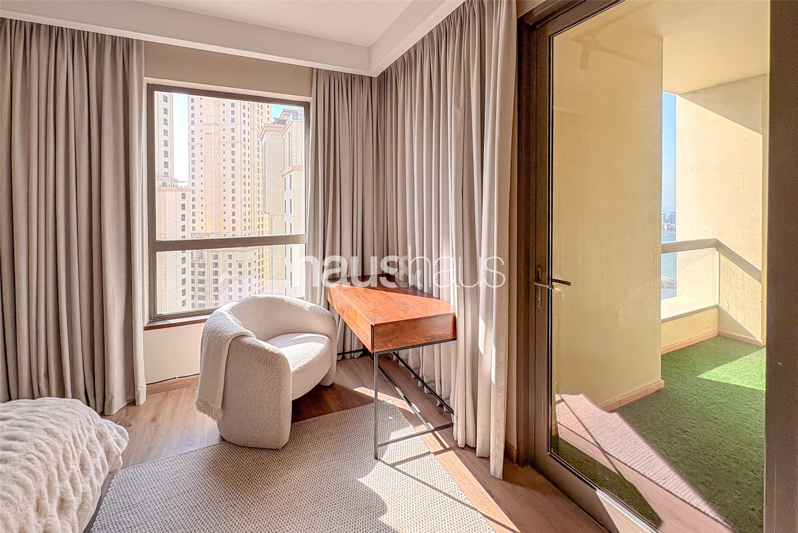 Fully Upgraded| VACANT| Furnished| Sea +Palm Views