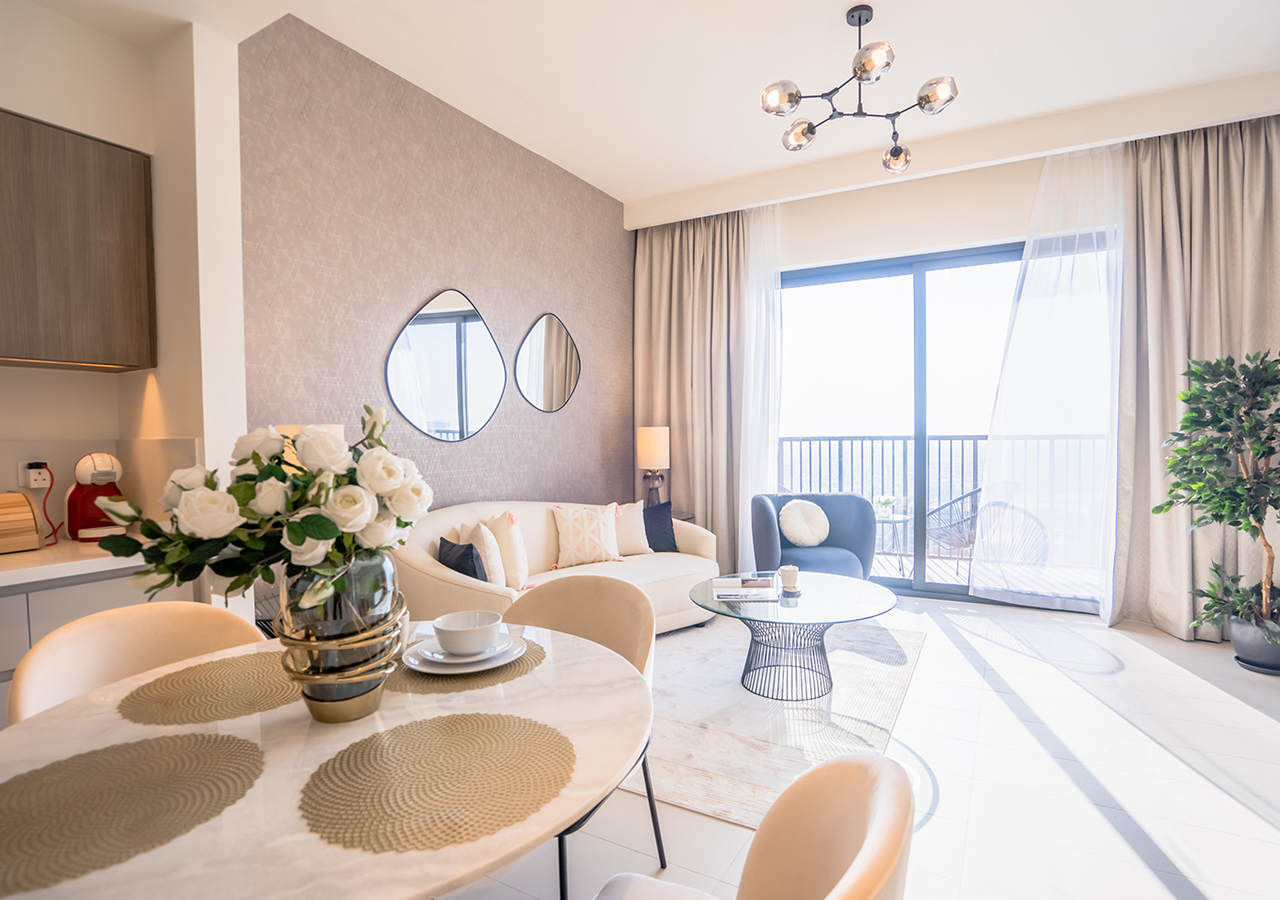 Elegant Condo With City Views And Dubai Skyline