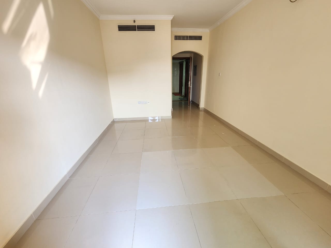 Spacious // Luxury and Lavish 1BHK Apartment with Balcony Parking and 2Washroom Prime Location Available