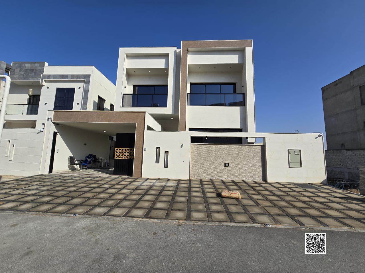 Own your dream villa, two floors and a roof, in the Al Yasmin area, next to Al Hamidiya Park, directly from the owner, with no down payment and bank financing available.