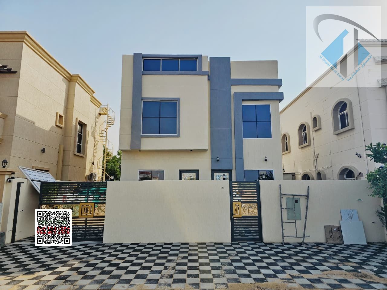 Villa for sale with a large yard, at a reasonable and negotiable price. Excellent location, freehold ownership, next to the mosque. Bank financing ava