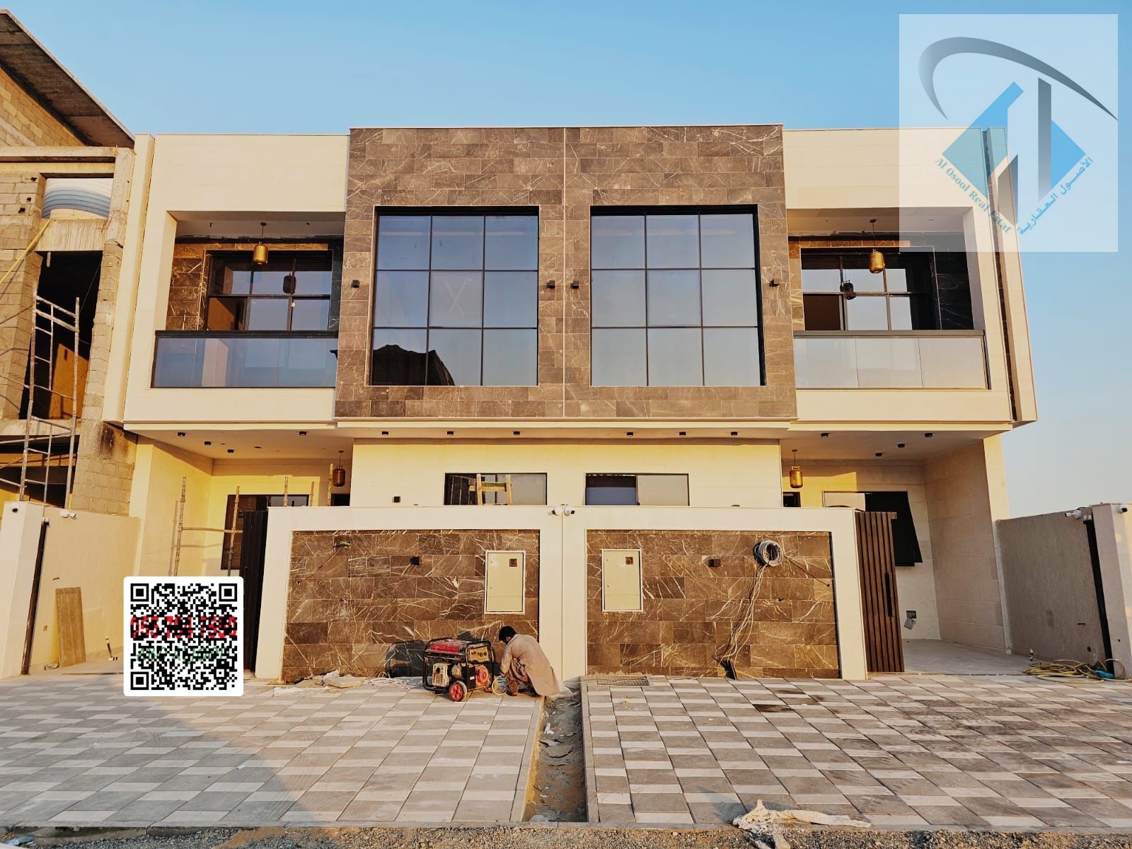 Don't miss this opportunity! 5 master bedrooms, main street location, ready to move in, high-end finishing. Price includes registration.