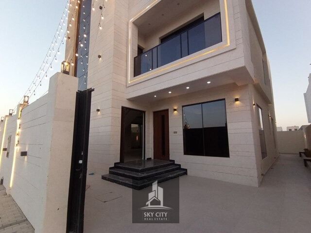 Ready-to-move-in luxury super deluxe villa, registration fees included, opposite the garden. A steal at no annual fees.