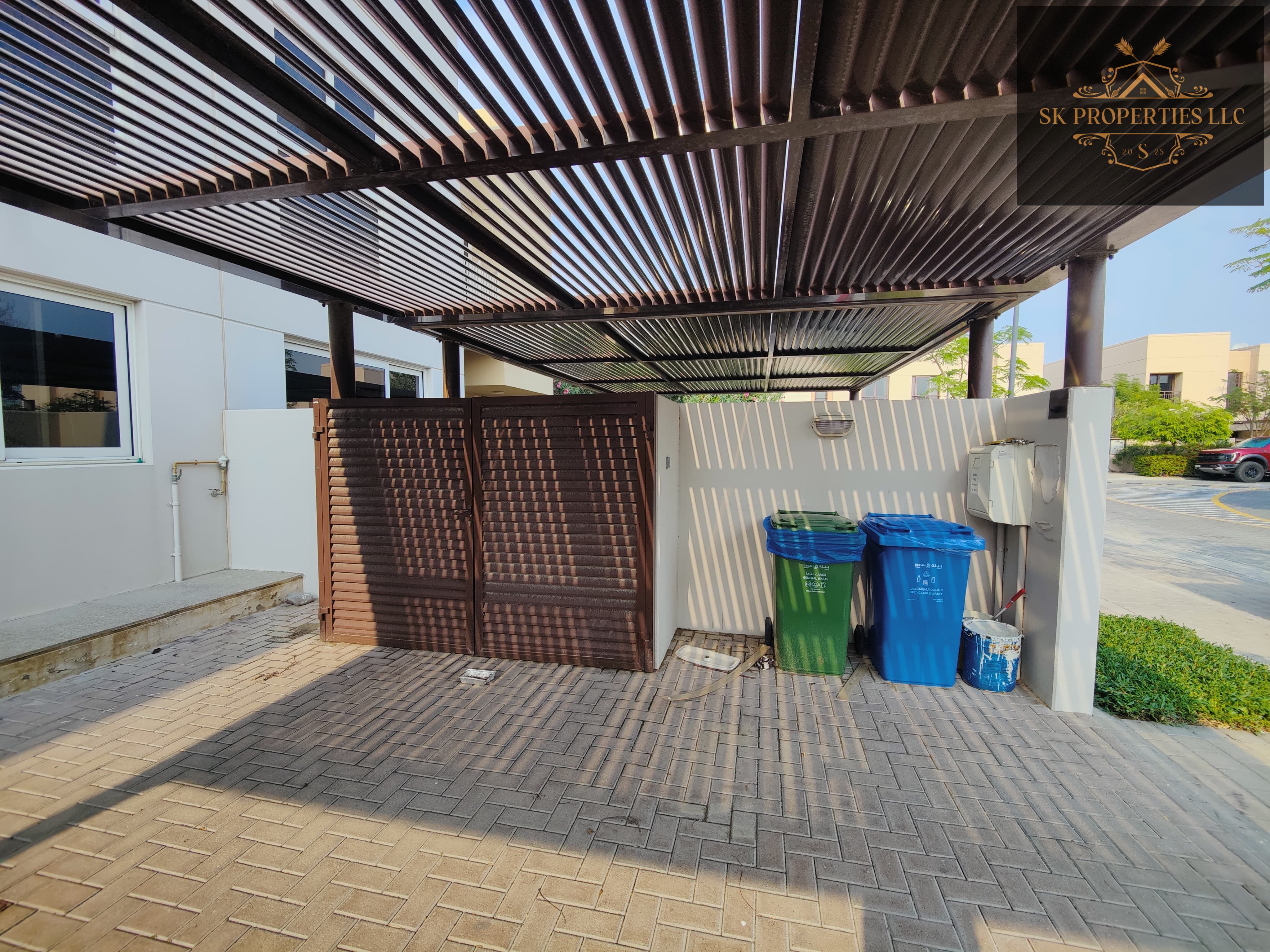 A spacious elegant luxury 4 bedroom townhouse prime location family friendly living environment private pool guest bath dining hall big parking garage