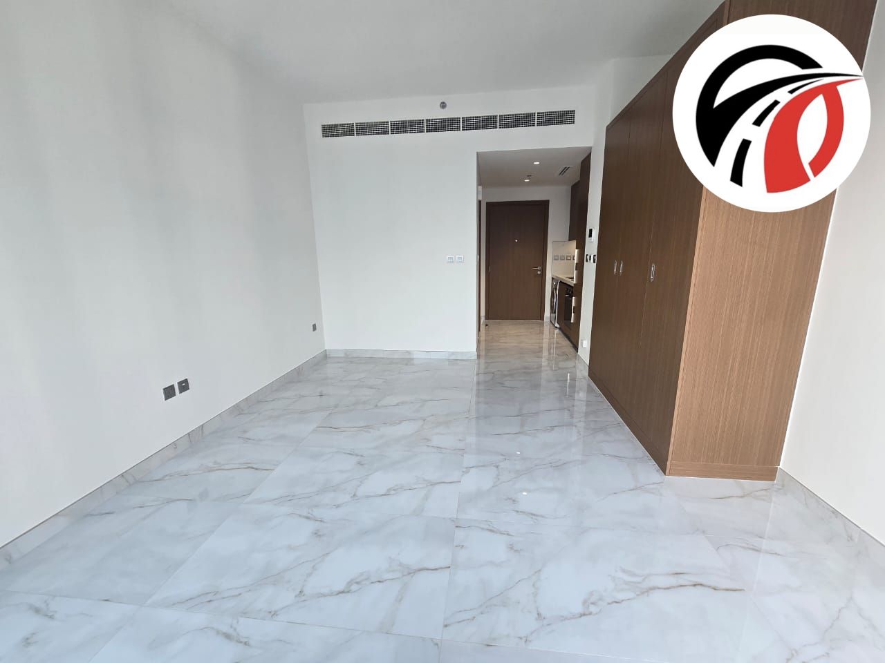 Ready to Move, Brand New, Chiller Free, Stunning Layout