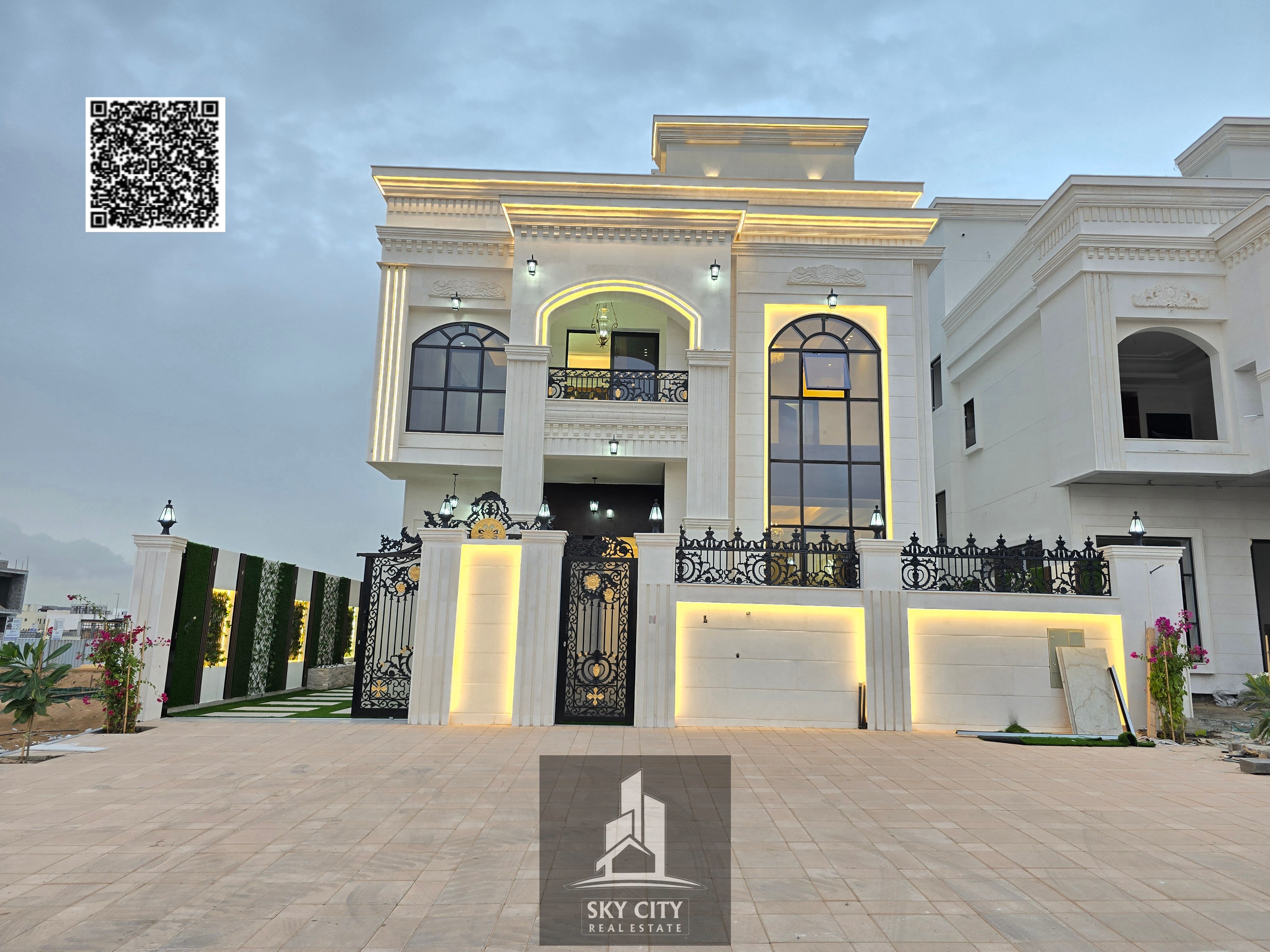 Classic villa for sale near the mosque, super deluxe finishing, ground floor, first floor and roof, including registration and ownership fees
