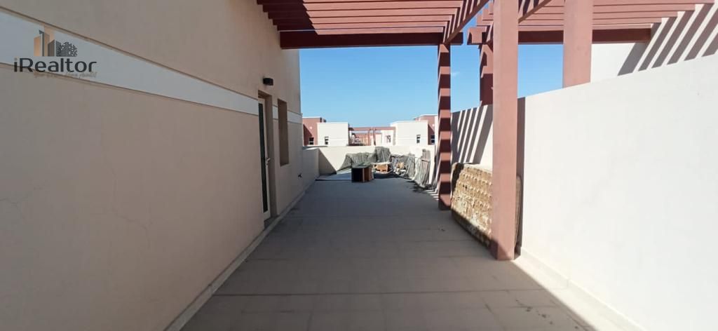 Spacious Terrace Studio | Great Community