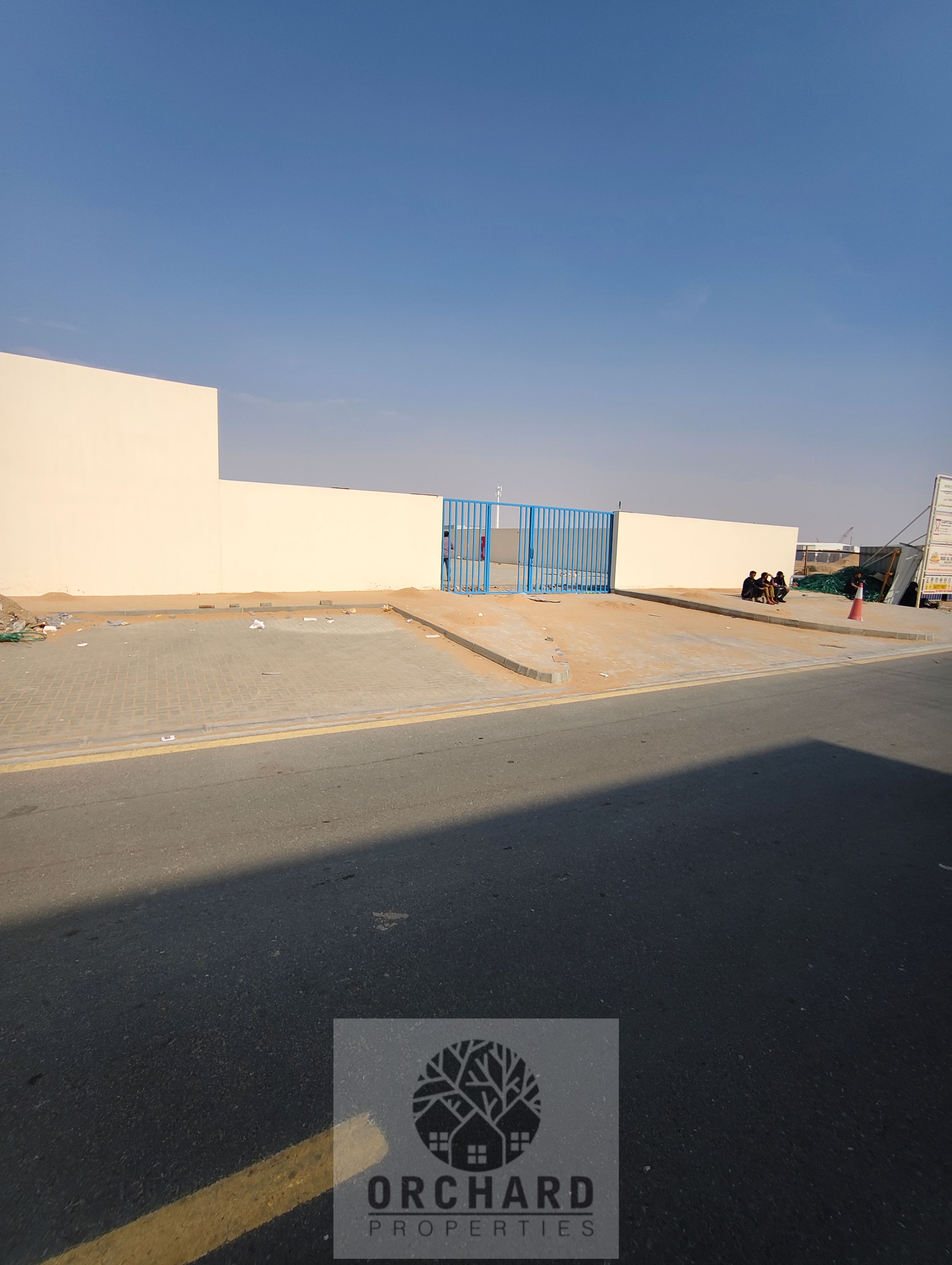 Ready to Move/ prime location/power 50 k w/Easy Loading and Unloading parking Area Very Close to Emirates Road