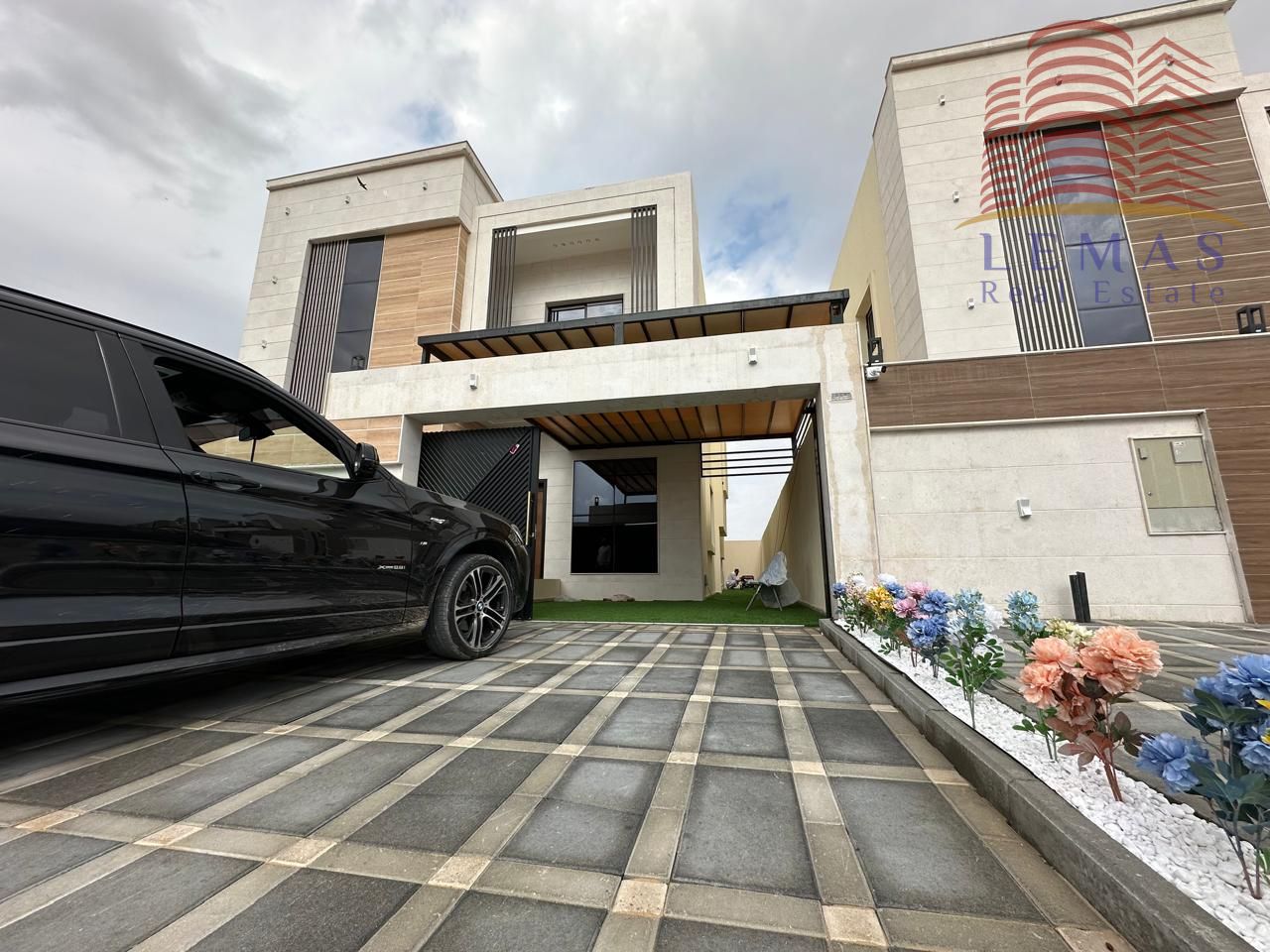 Villa in Al Bahia, 5 bedrooms, 1,800,000 dirhams