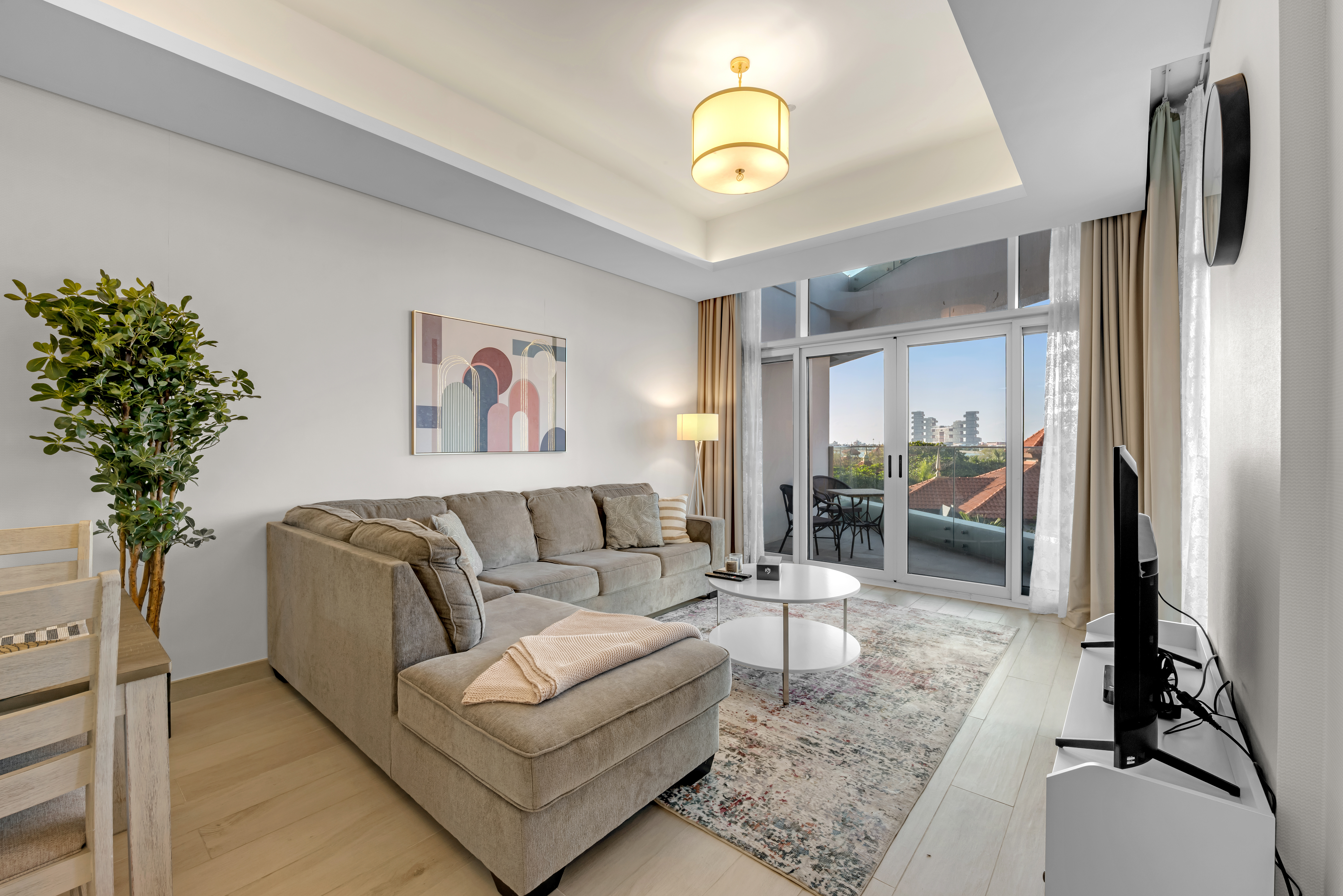 Large One Bedroom in Palm Jumeirah with Beach Access