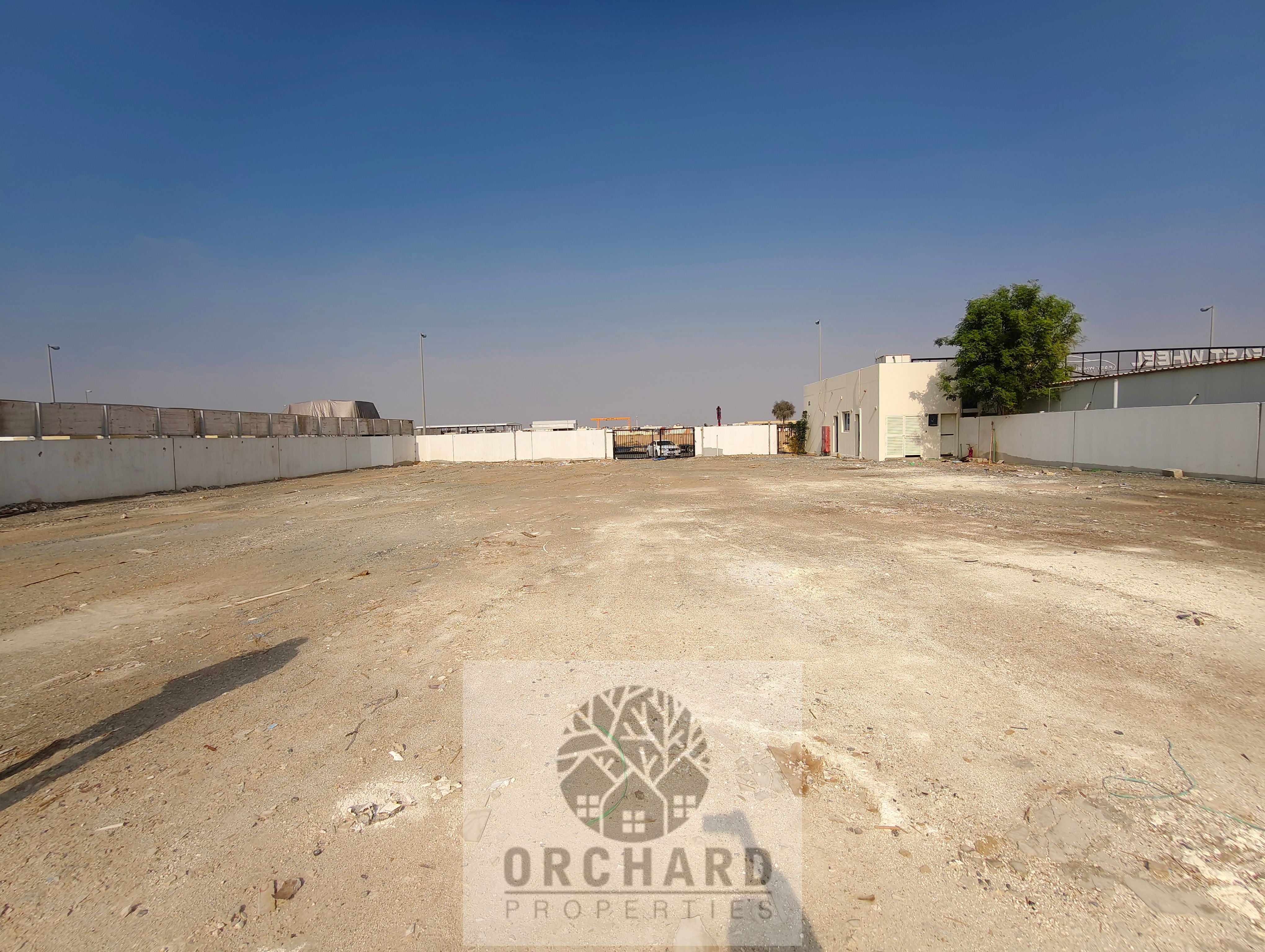 Ready to Move property Prime Location For Building Materials/Marble and Cars