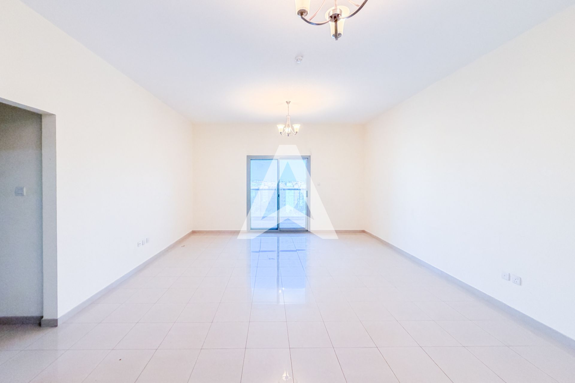 Chiller Free| Closed Kitchen | Open House 14 Feb.