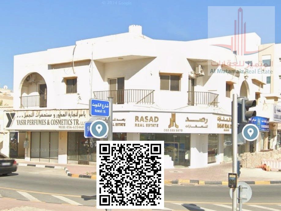 Apartment with 3 bedrooms, a living room, 2 bathrooms, and a balcony. Family-only building. Excellent location.