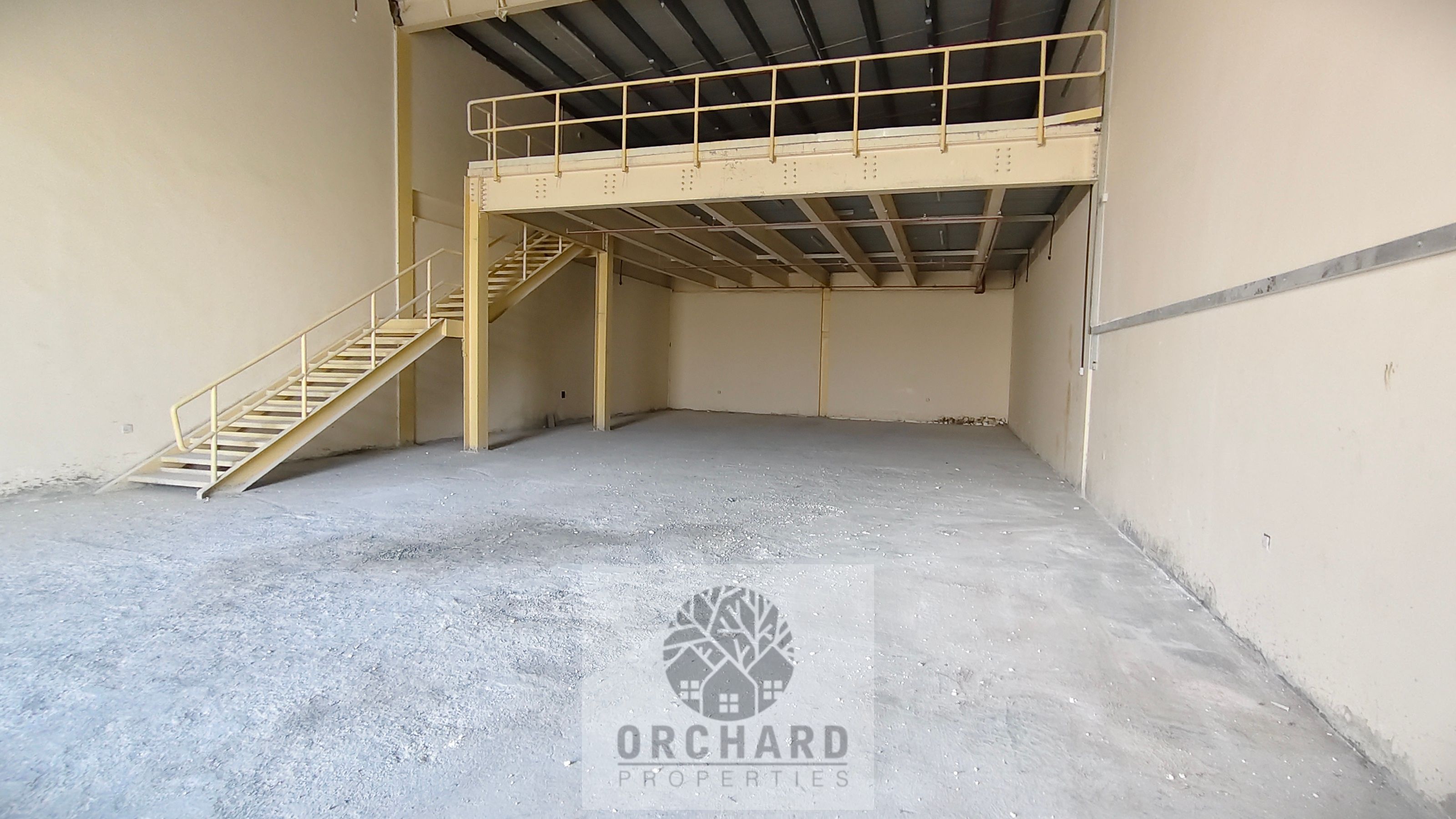 Prime location/warehouse with mezzanine/ front of the road/ electricity 50kw/ rent 160k