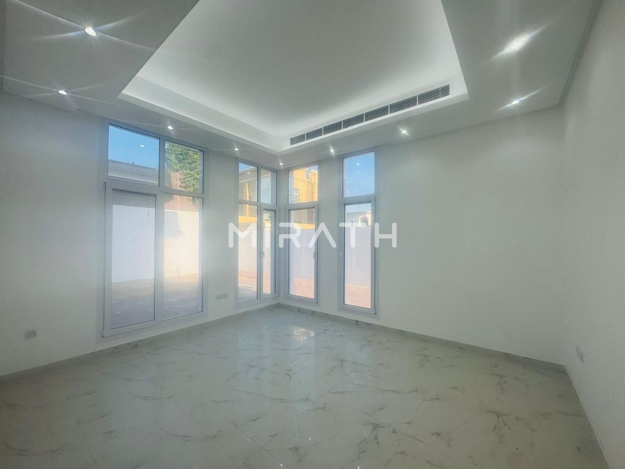 Spacious 5-Bedroom Villa |2 Majlis |Private Garden