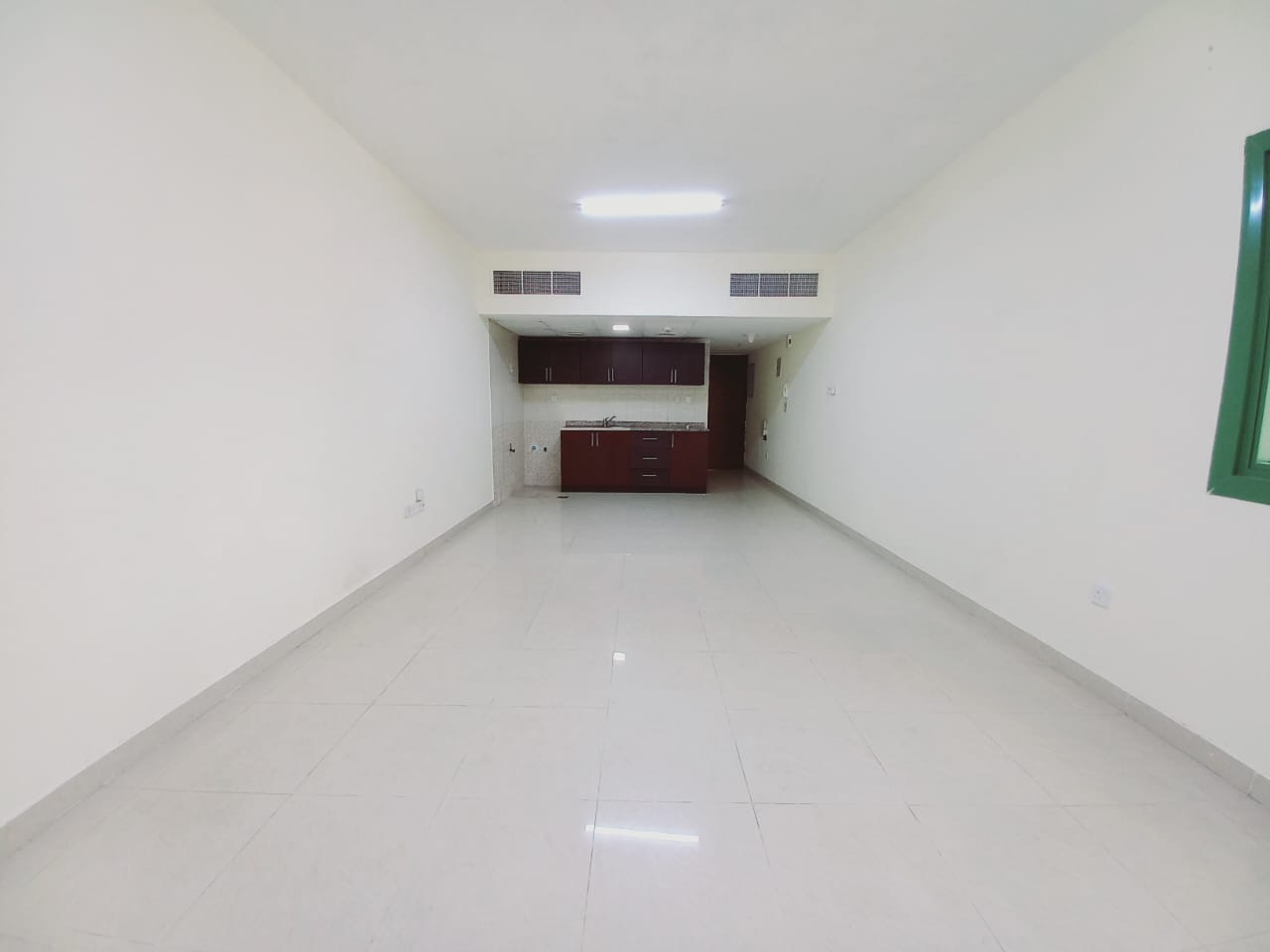 Ready To Move/ Family Bldg/Parking Free/So Huge & Elegant/At Prime Location