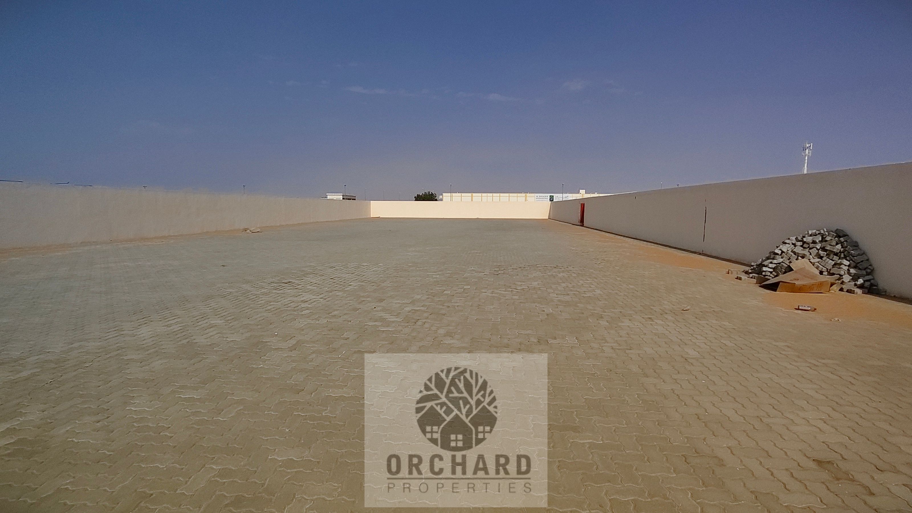 Brand new open yard/prime location/interlock+2 rooms/electricity 50kw/Rent 400k