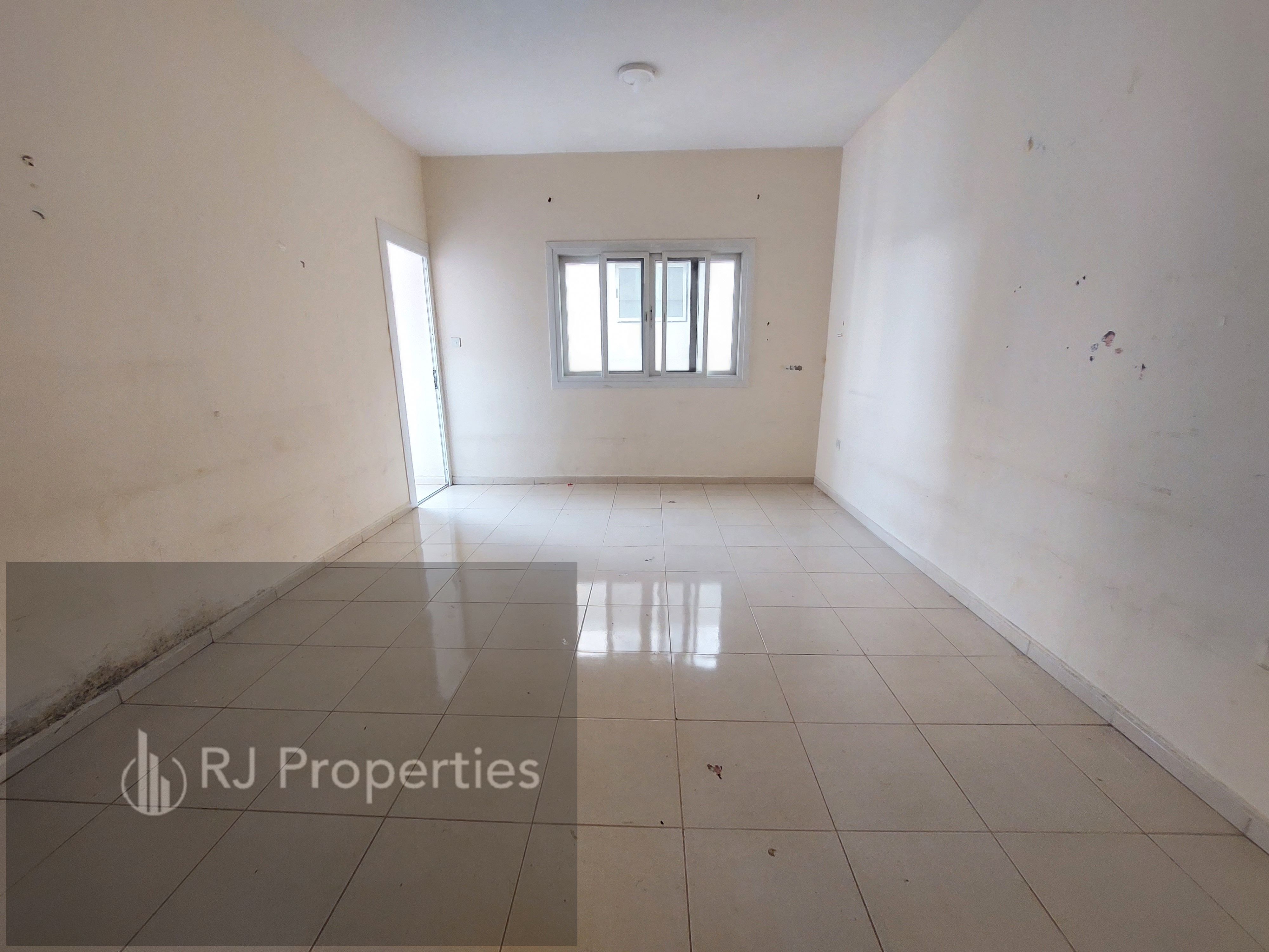 Hot OFFER Close to park luxury 1bhk with 2wishroom family bulding ready to move only jest 38k