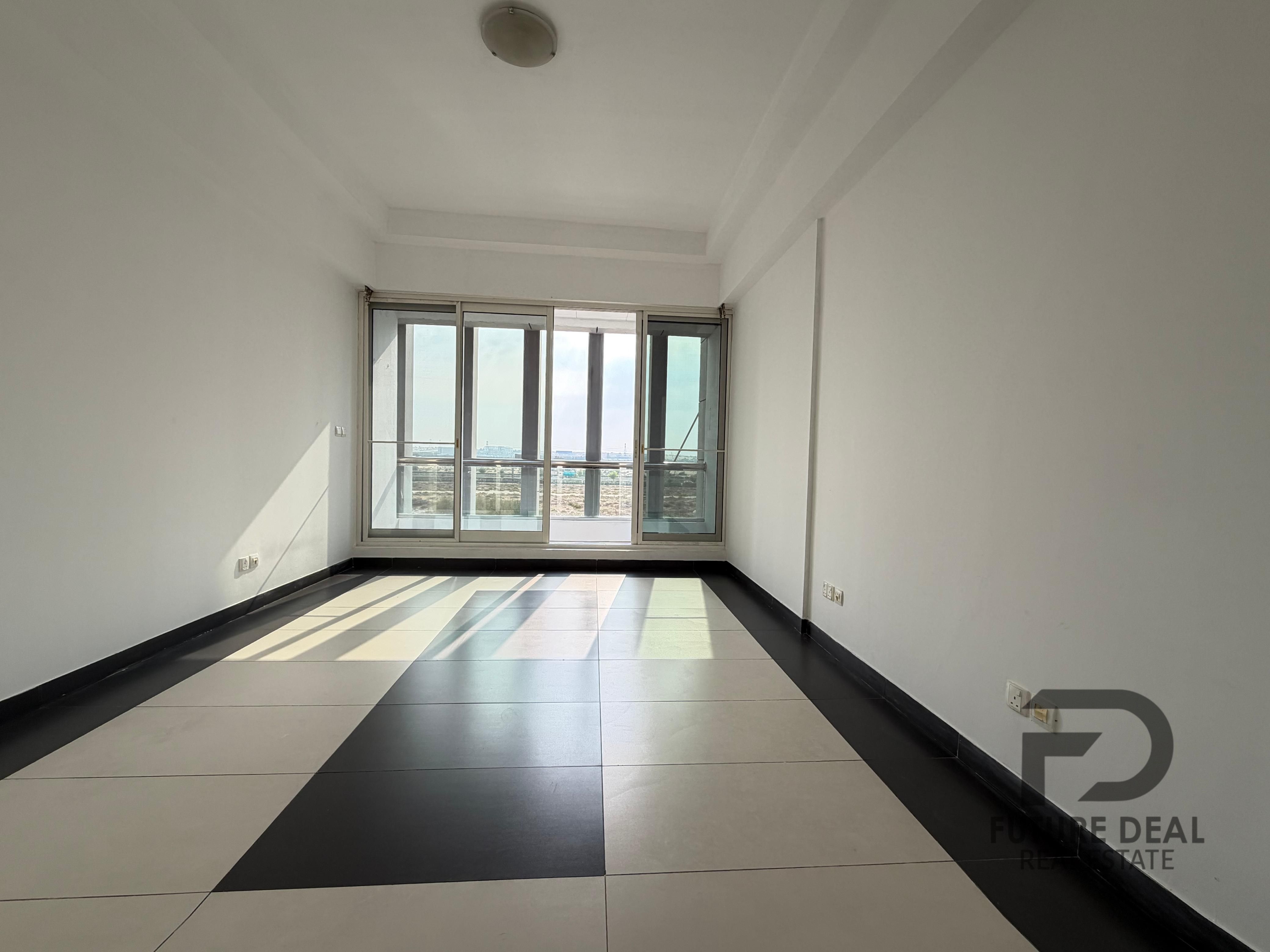 Un Furnished 6 Cheques Spacious Bright | Studio Prime Location