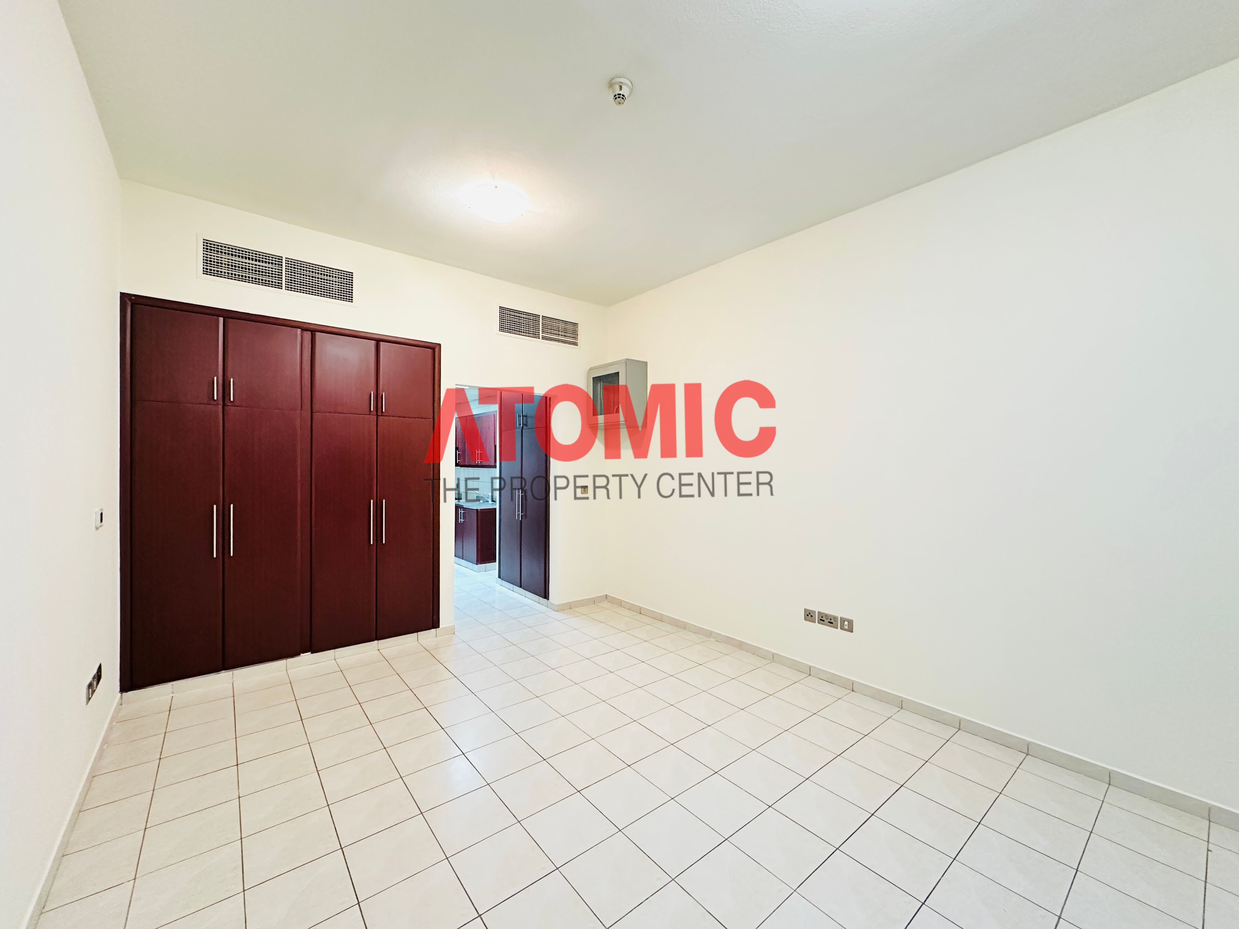 Free Maintenance I Extra Wardrobe I Large Studio