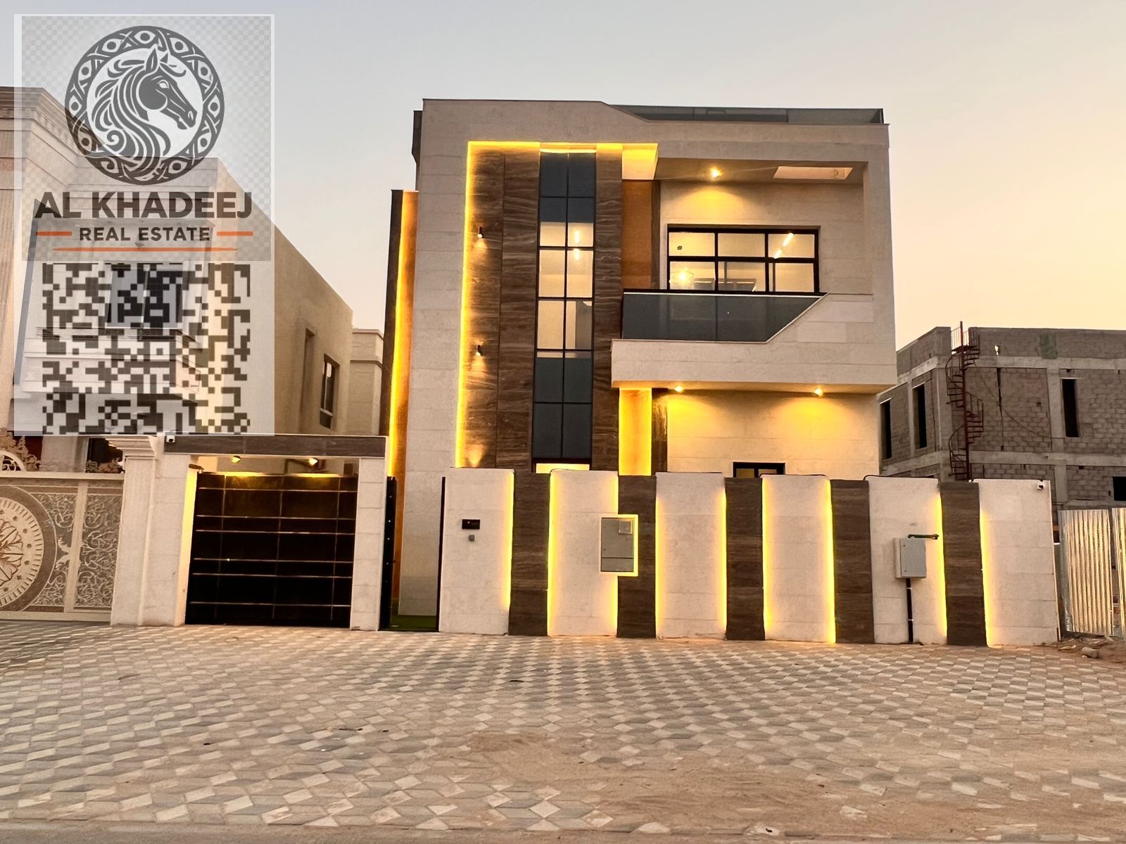 Villa for rent, first occupancy, in Al-Haliyo 2 area, close to all services. It consists of 5 rooms and a swimming pool.