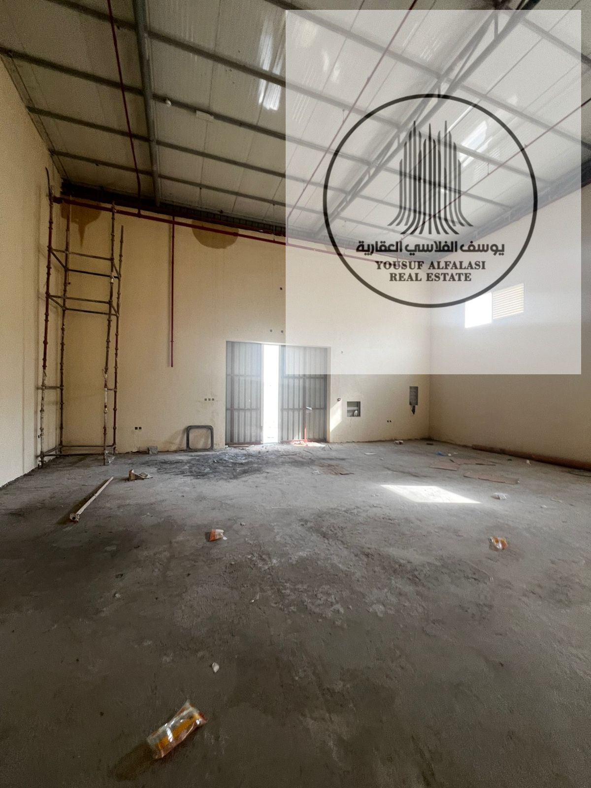Practical warehouse for rent in Umm Al Quwain – suitable space, strong electricity, and ready for immediate occupancy. Area: 2000 sq ft. Price: 85,000