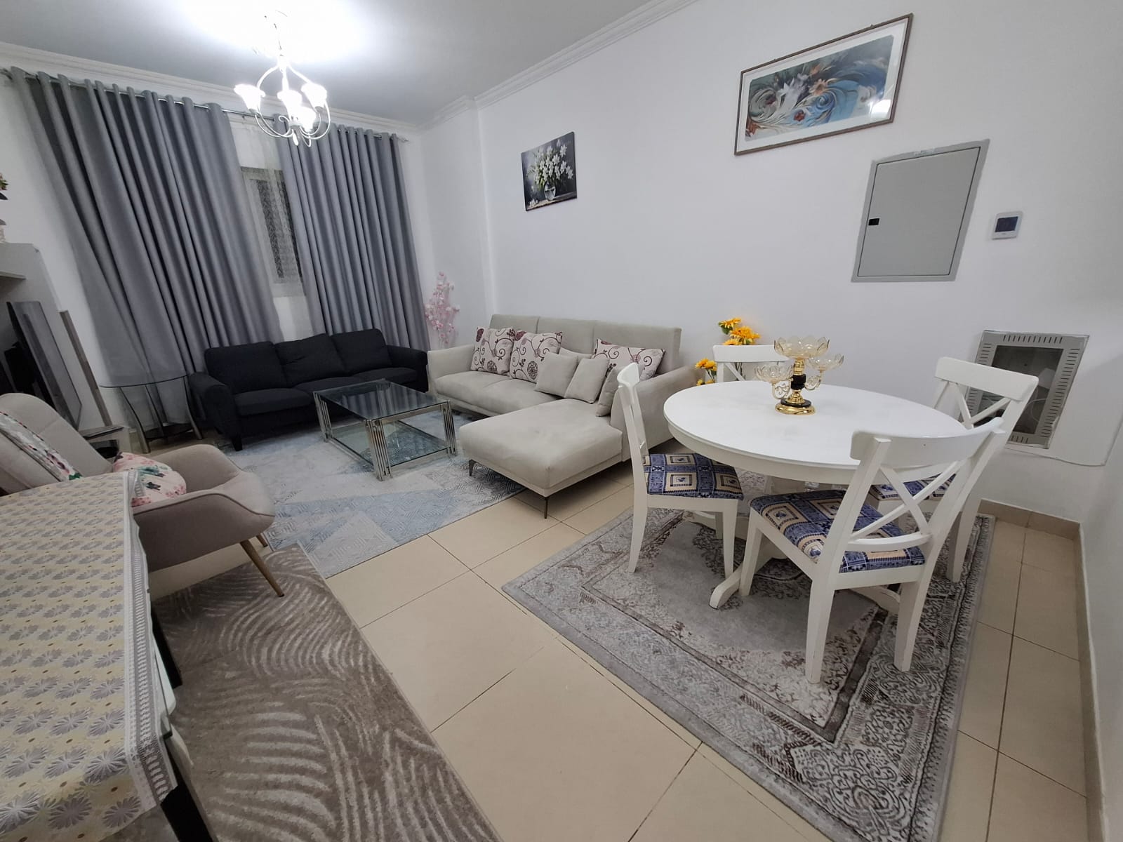 "1-bedroom apartment with a living room for monthly rent in Al Yasmeen Towers, Al Garf 2. Very lively area, with easy access to the Dubai and Sharjah