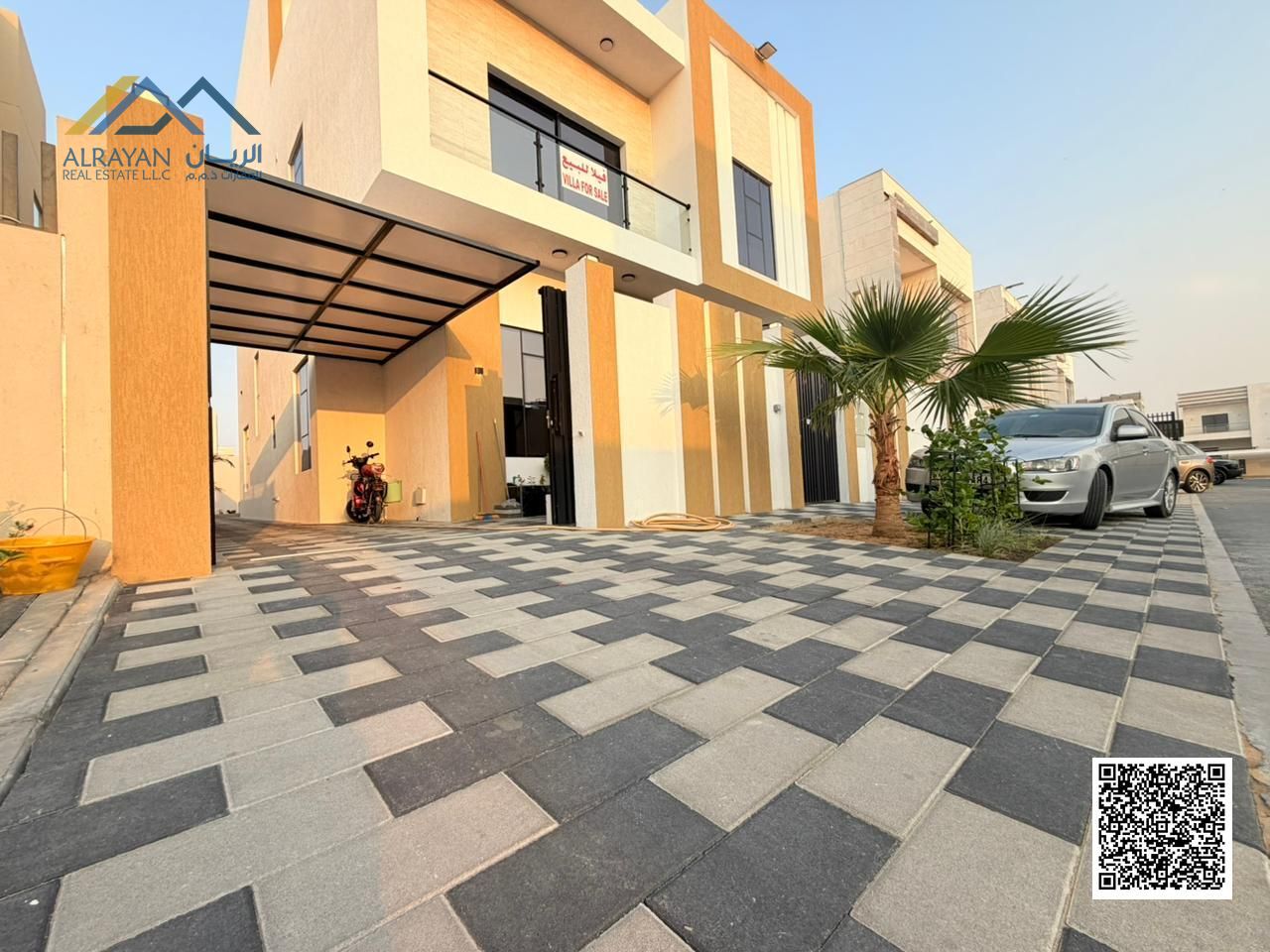 Ground floor, two floors, and a roof terrace, including electricity, water, and a garden. Freehold ownership.