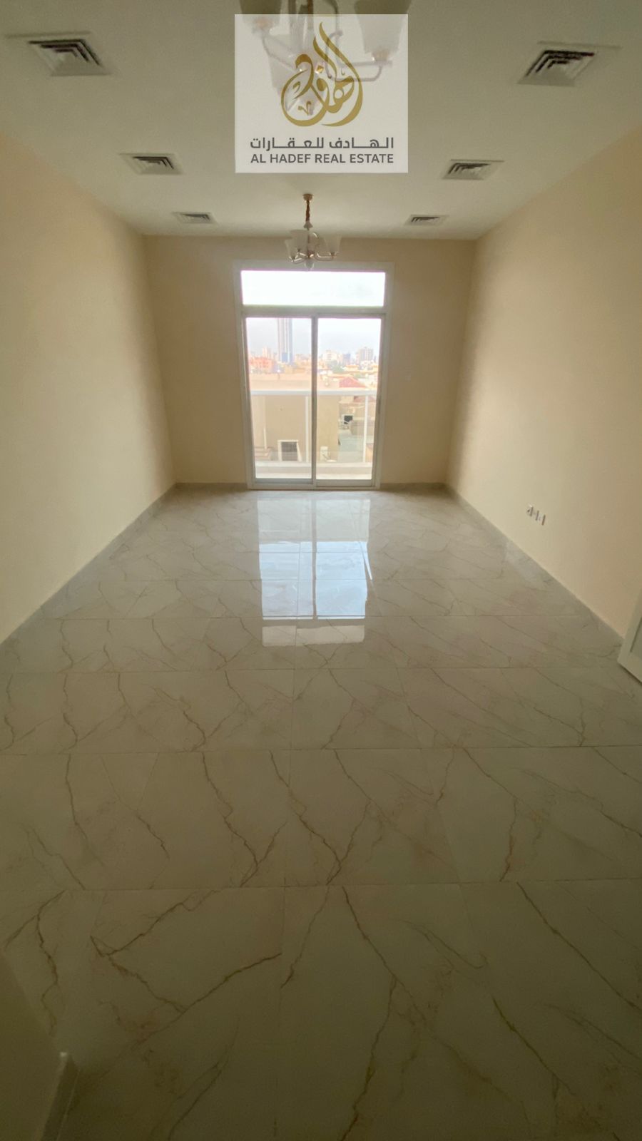 Two bedrooms, a living room, two bathrooms, a storage room, a separate lounge, and an open view. First occupancy. Spacious areas, open view, and a pri