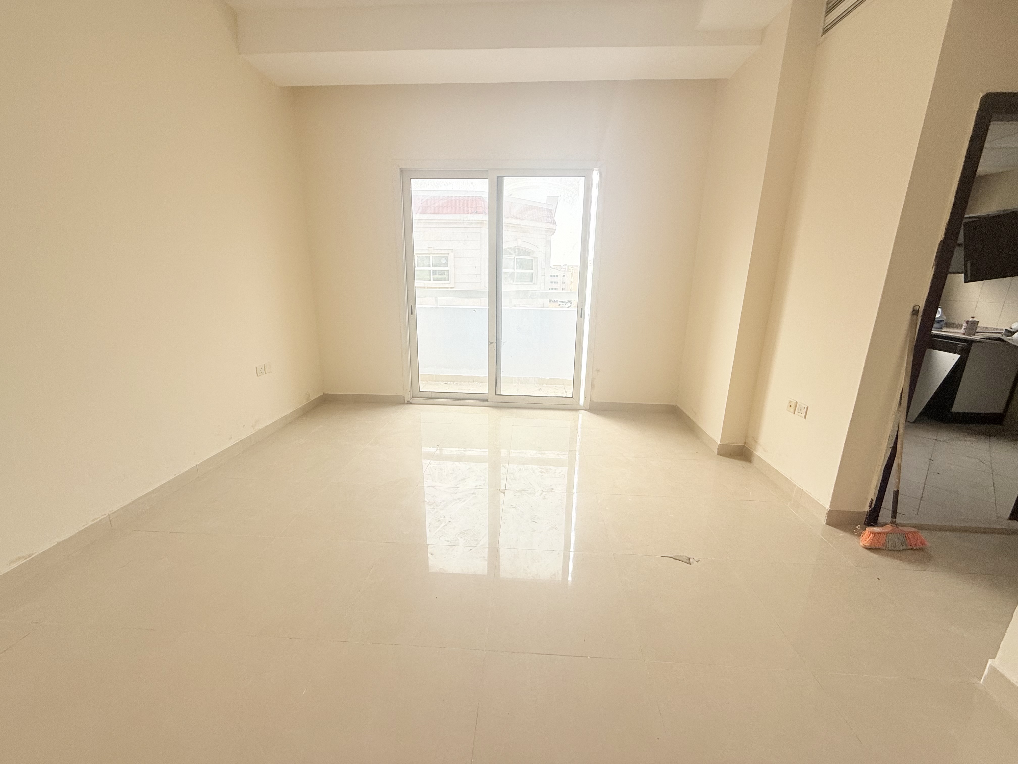 Levish 1bhk with balcony close to safari mall