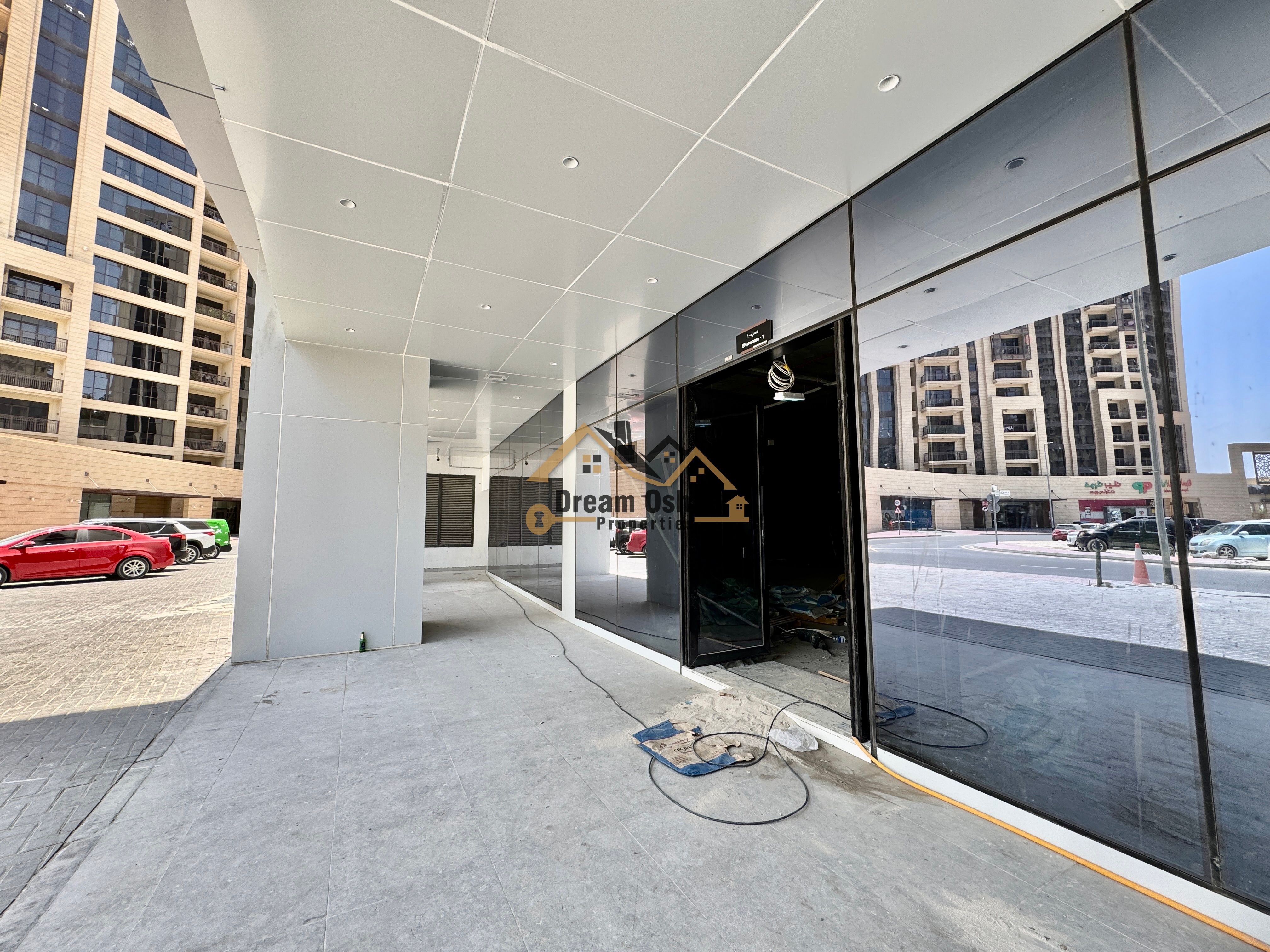 Brand-New/ high Footfall - Prime location-