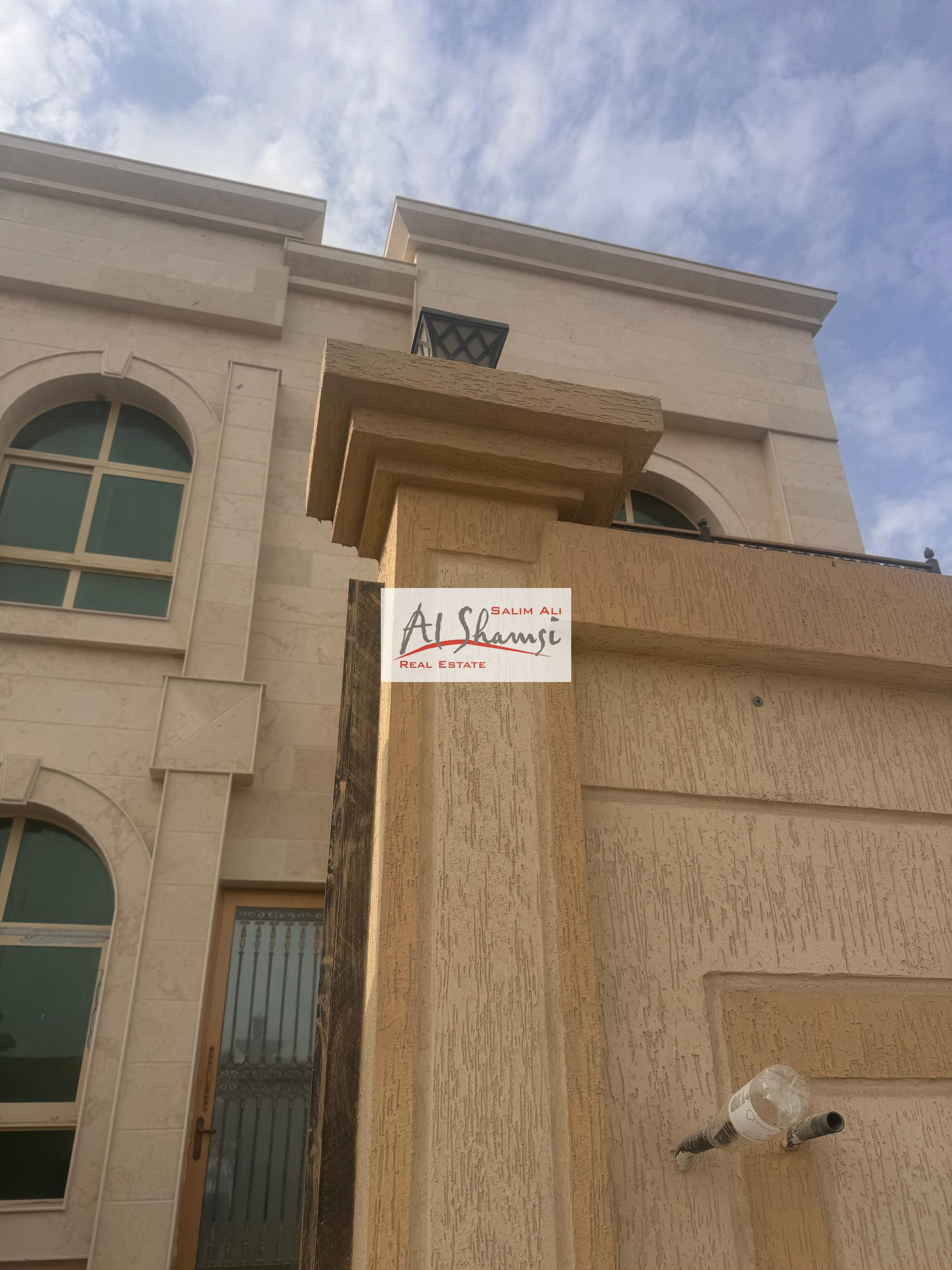 Two-story villa for rent, full maintenance included by the owner.