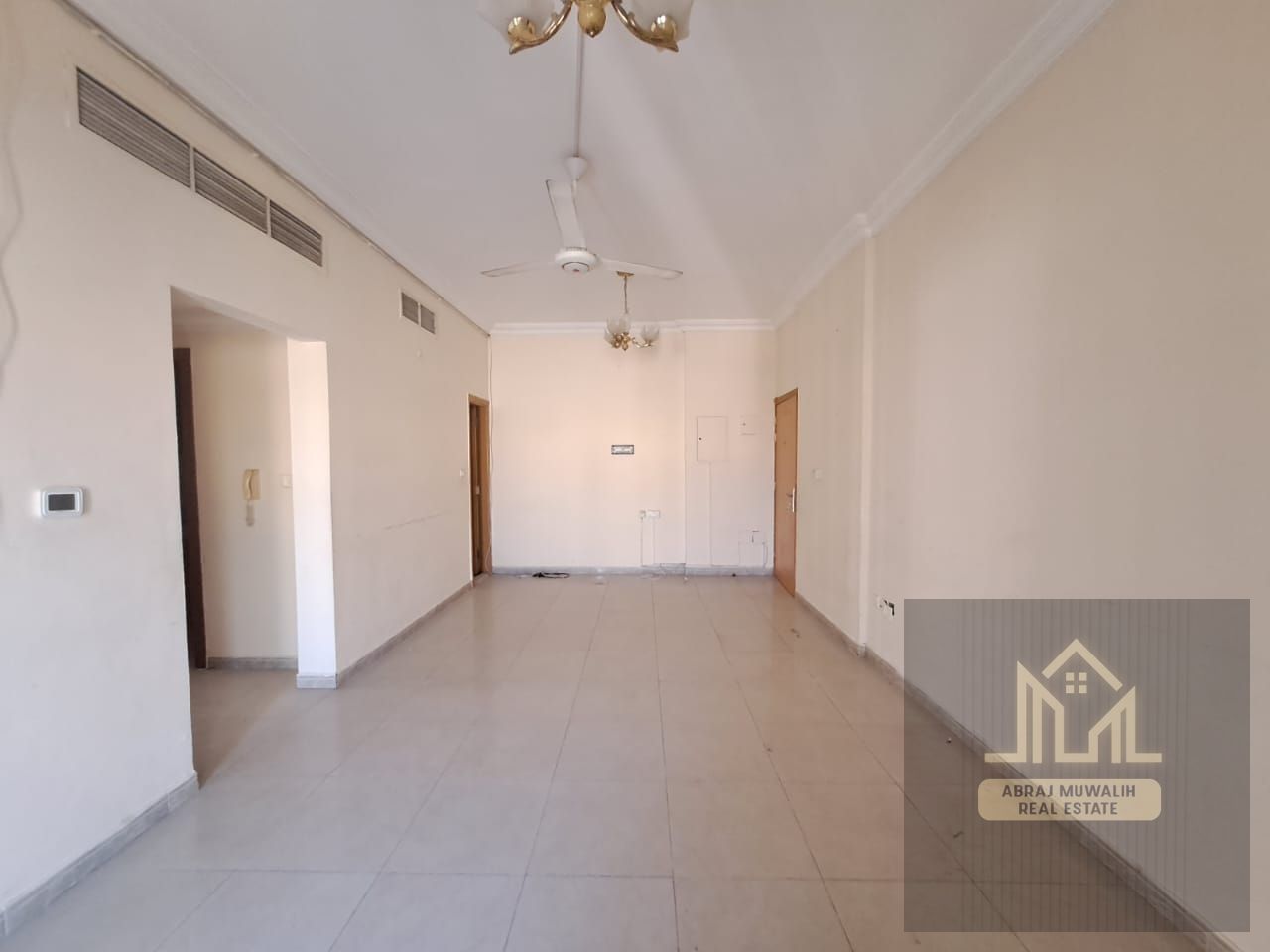 spacious apartmen ready to move neat and clean balcony muwaileh sharjah