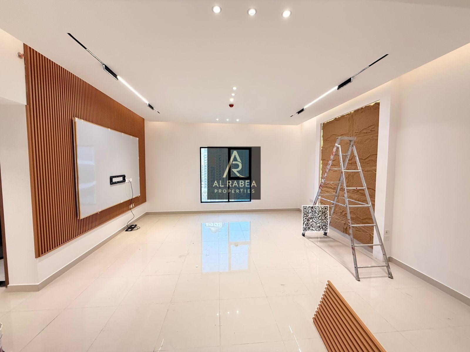 Luxurious finishes - Open view - Prime location - Second occupant