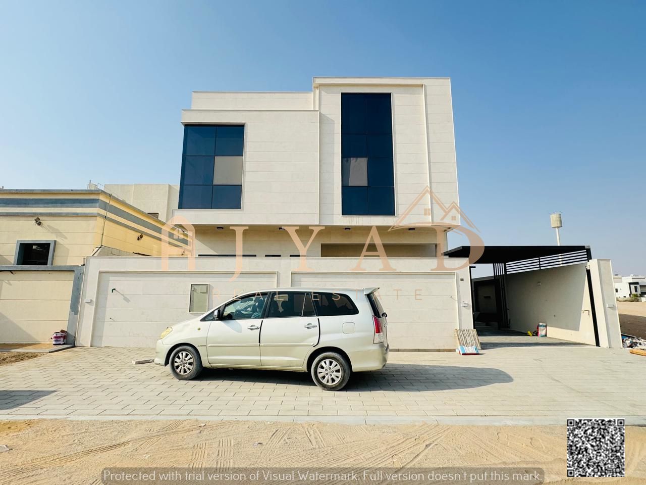 Take advantage of this special offer at a very attractive price on the main road with flexible payment options and central air conditioning