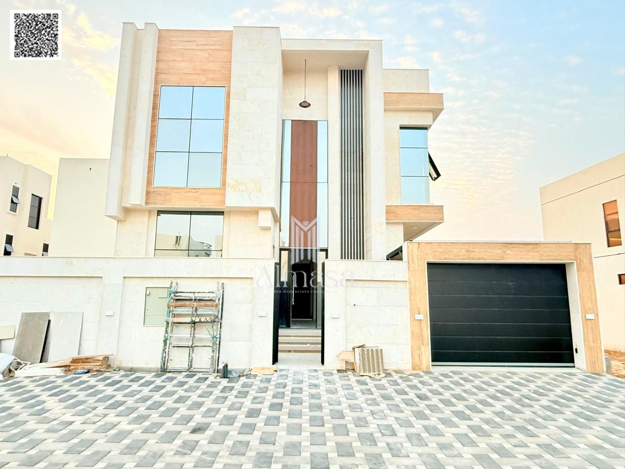 Street and alley, excellent location, fees include