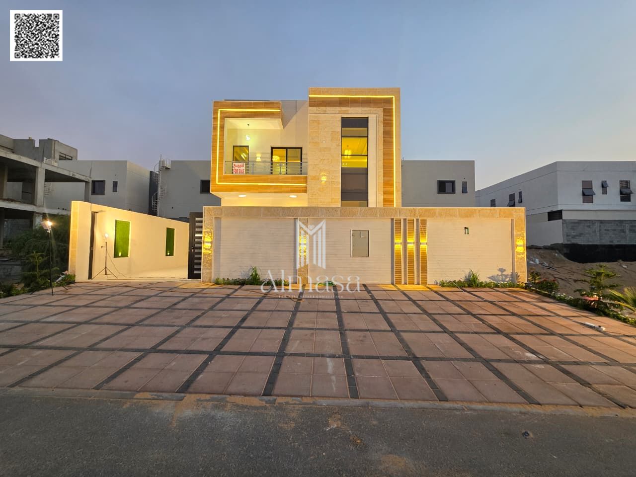 Villa with a large yard and roof, including fees