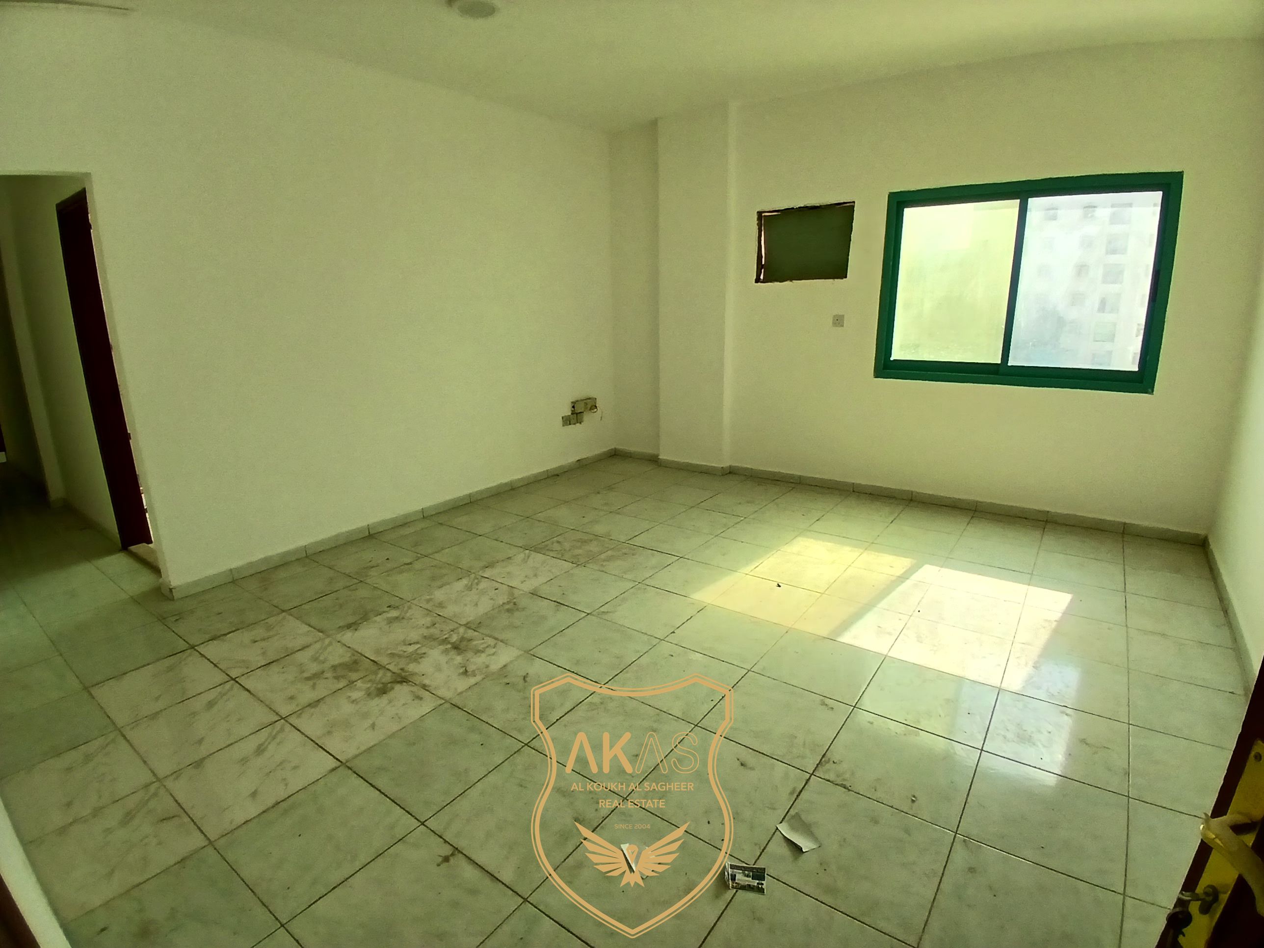 Spacious 2BHK apartment with balcony on Prime location