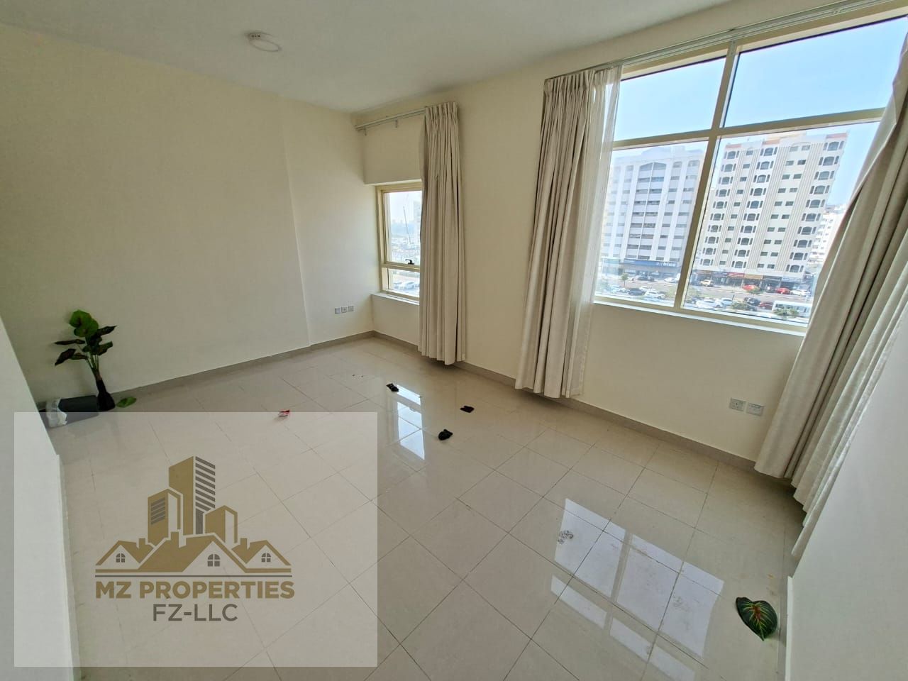 Free parking open view with balcony species to bedroom