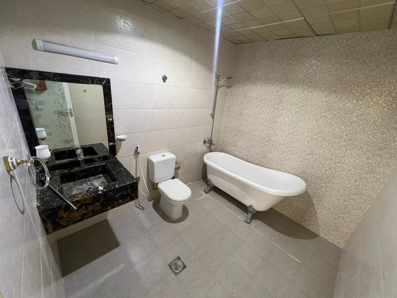1 Bedroom Apartment for Rent – Al Rawda Location: Al Rawda – Sheikh Ammar Street Prime location with direct access to Mohammed Bin Zayed Road, next t
