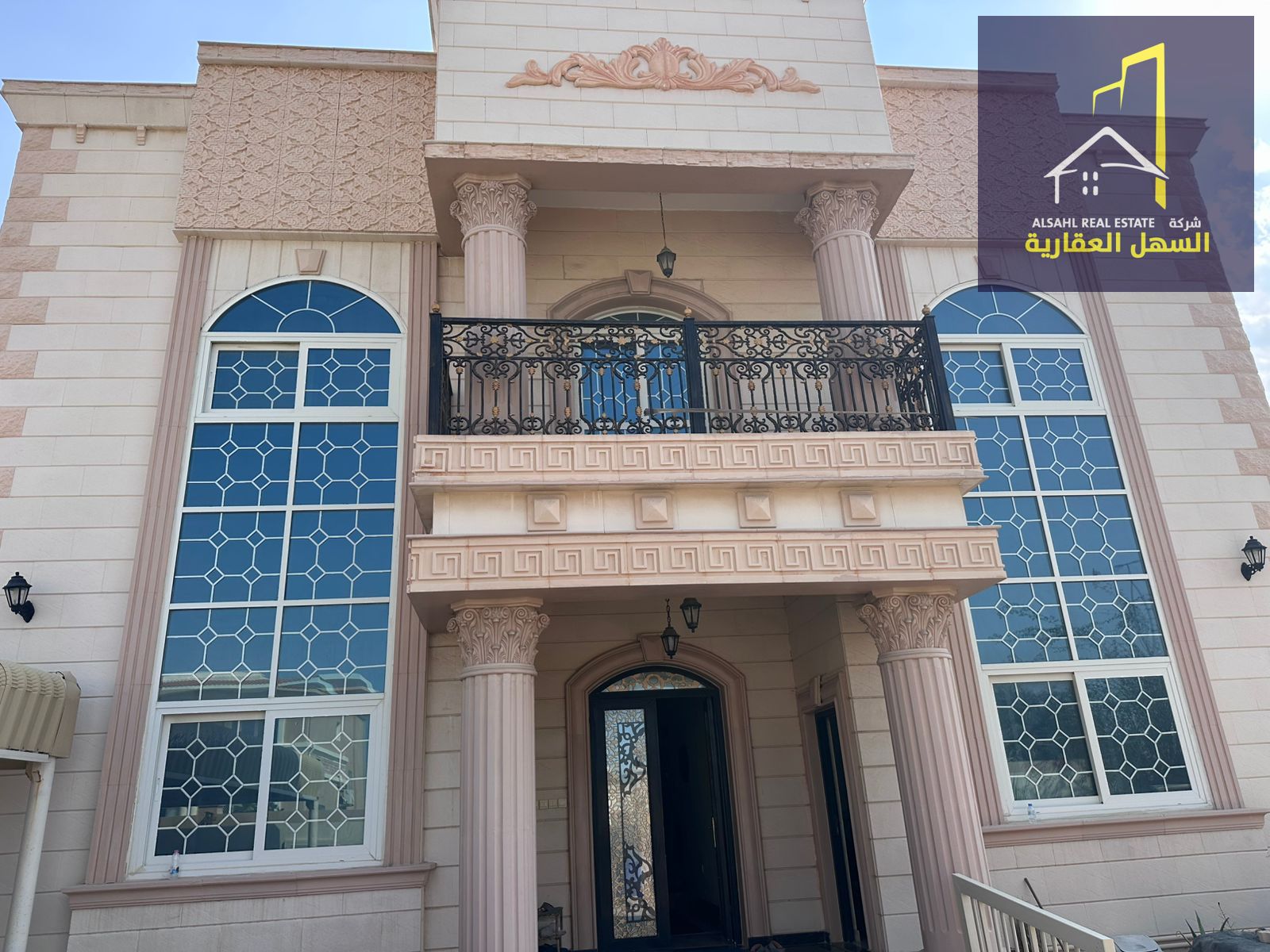 For Sale – Residential Villa in a Prime Location, Al Nakhilat, Al Heerah Suburb, Sharjah A well-located residential villa