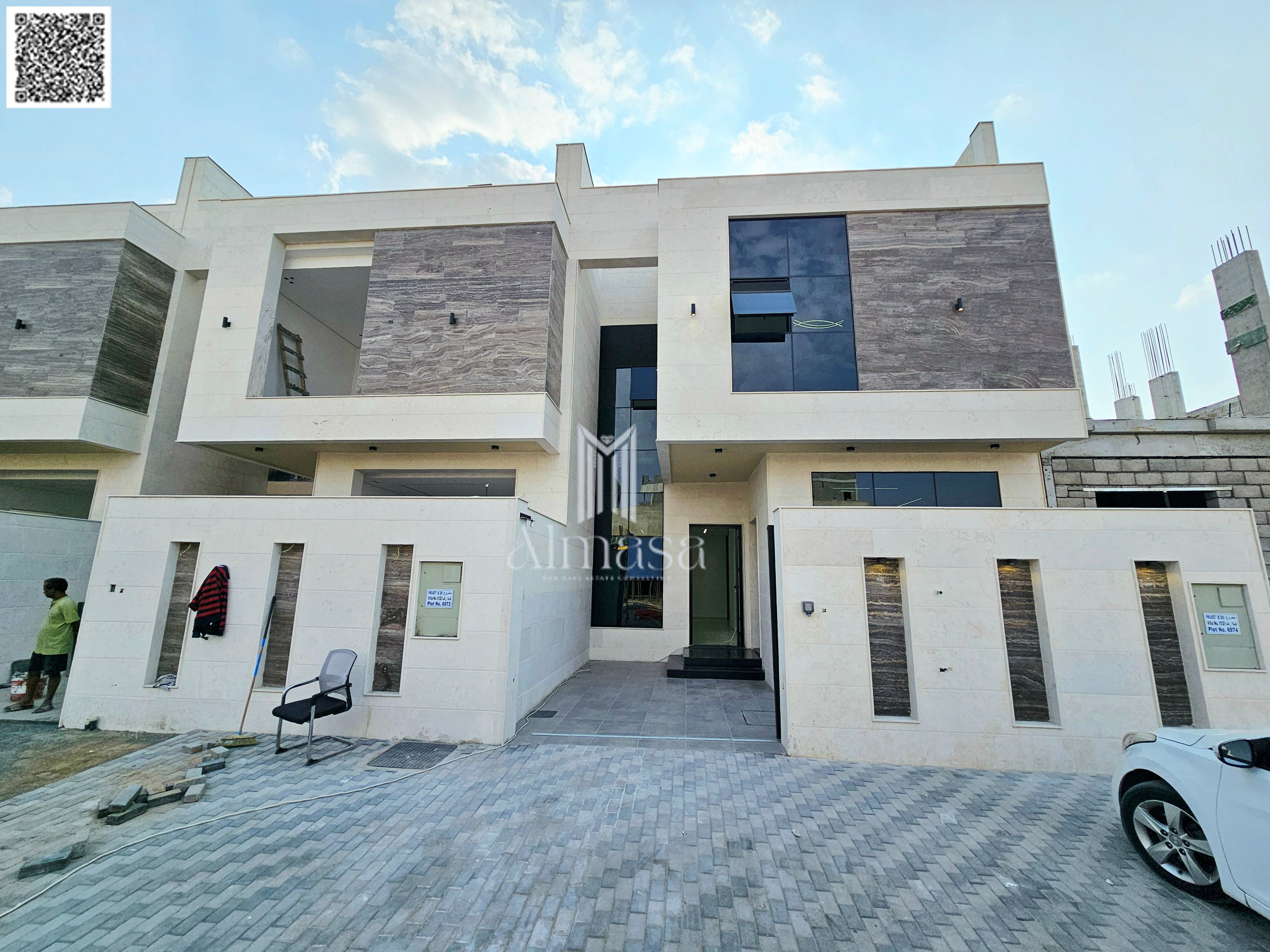 Modern villa with very, very, very luxurious finishing, including registration fees