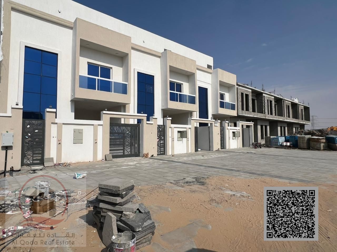 Villa for sale in Ajman, Al Helio area. 4 master bedrooms, majlis, living room, and maid's room. Freehold ownership for all nationalities. Bank financ