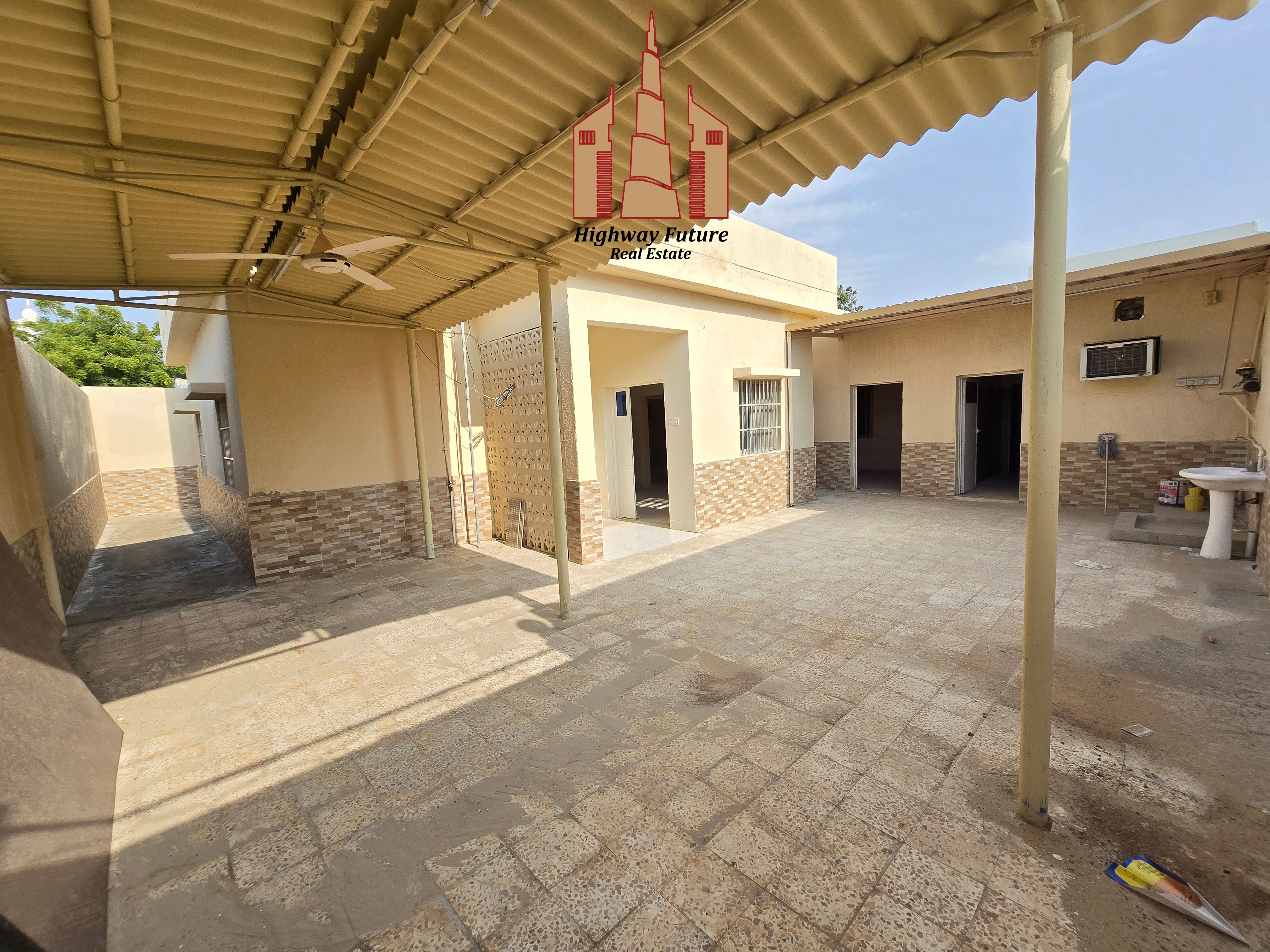 Neat and clean like new 3 bedroom villa for sale hall with Ac 2 washroom just 600k