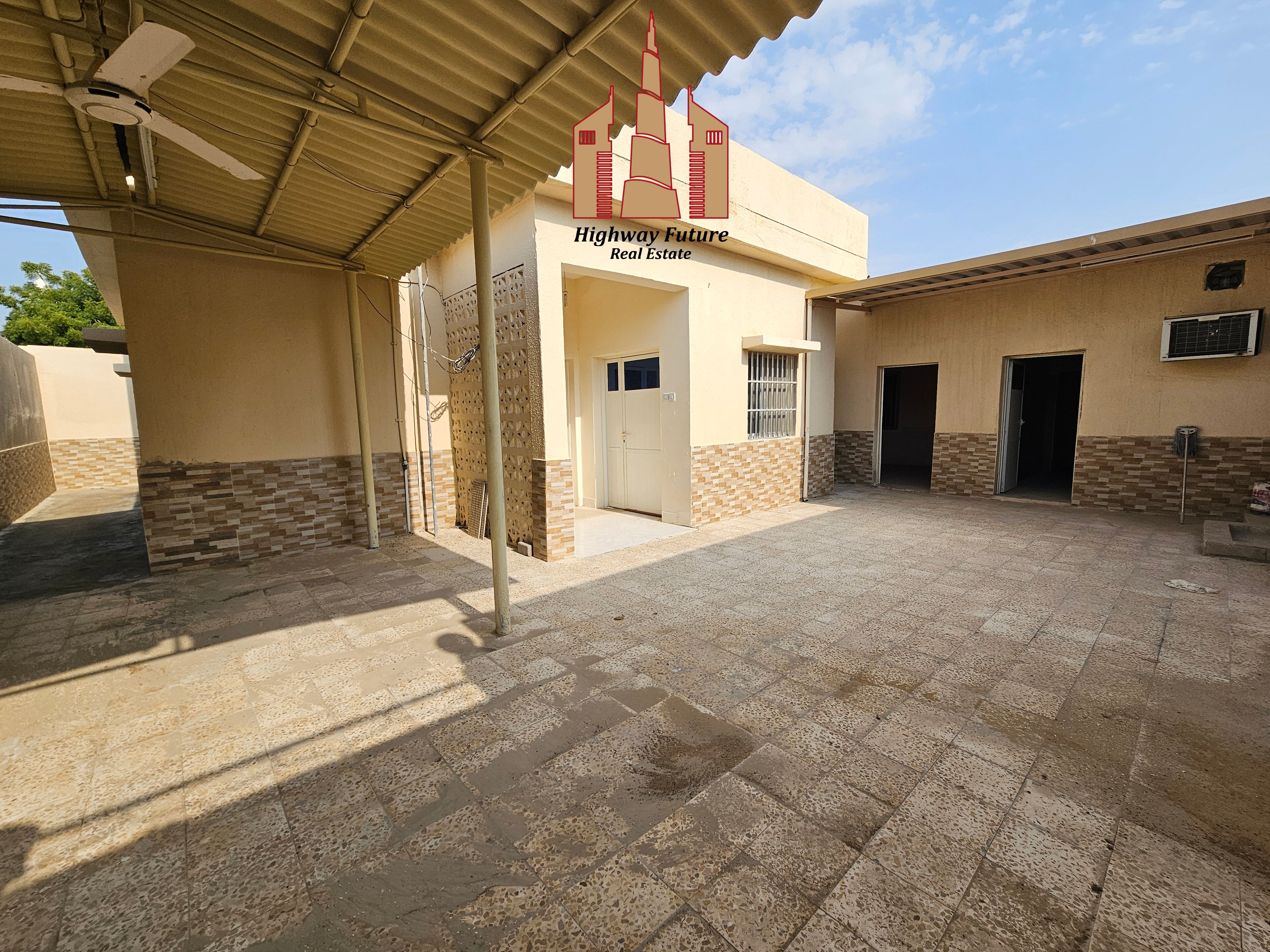 3 Bed room 1 Majlis 2 washroom neat and clean big Villa parking 600k