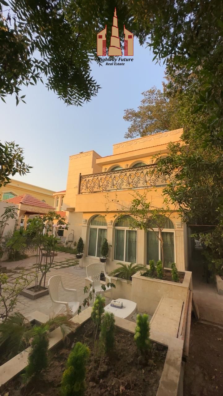 5 Bed room with swimming pool 2 Hall Big gardan parking Maids room Near Beach neat and clean Balcony