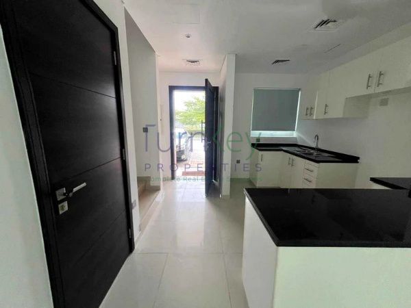 Pool View | Unfurnished | Ready to move in